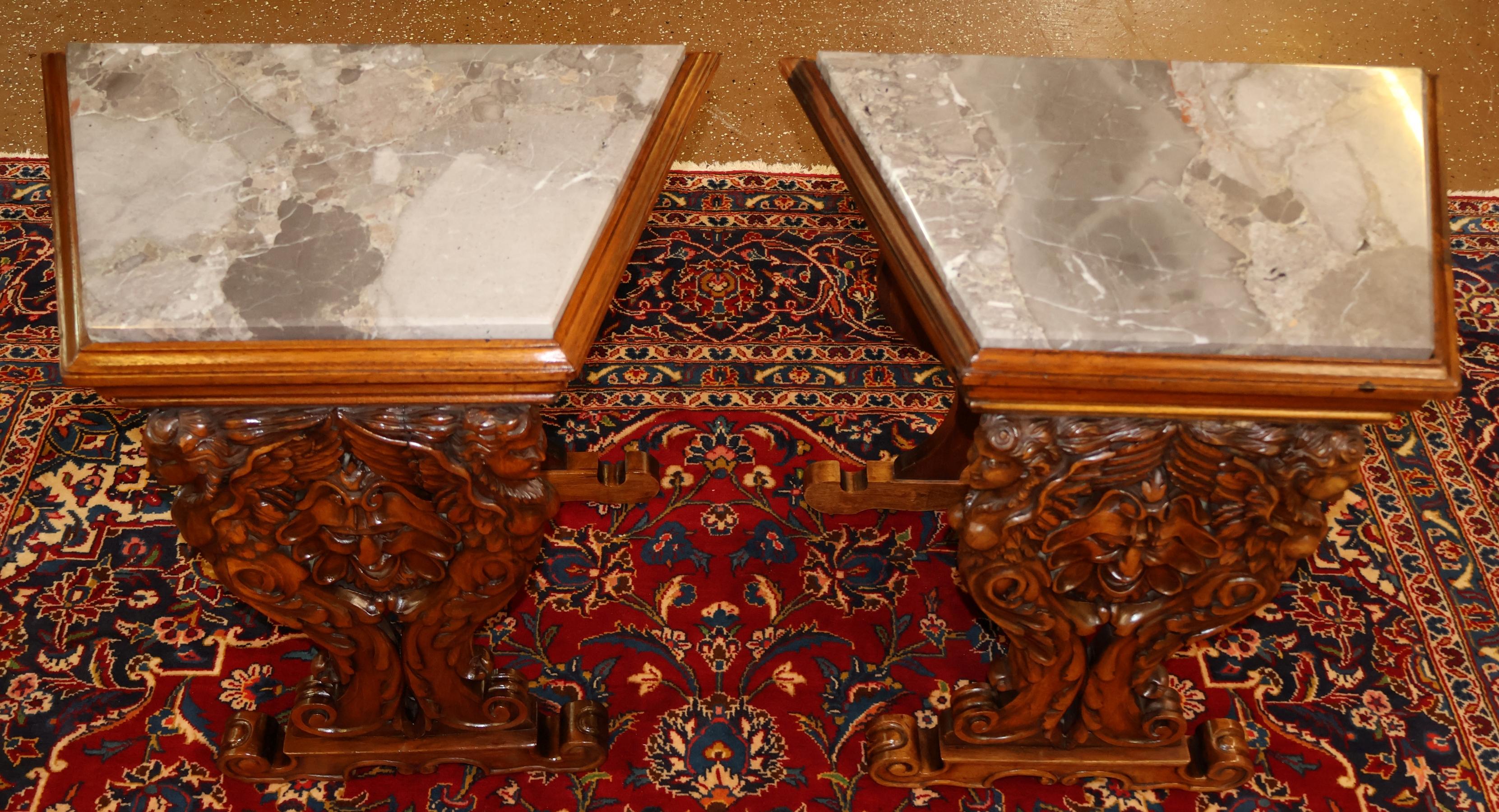 19th Century Walnut Figural Renaissance Revival Italian Marble Top End Tables en vente 1