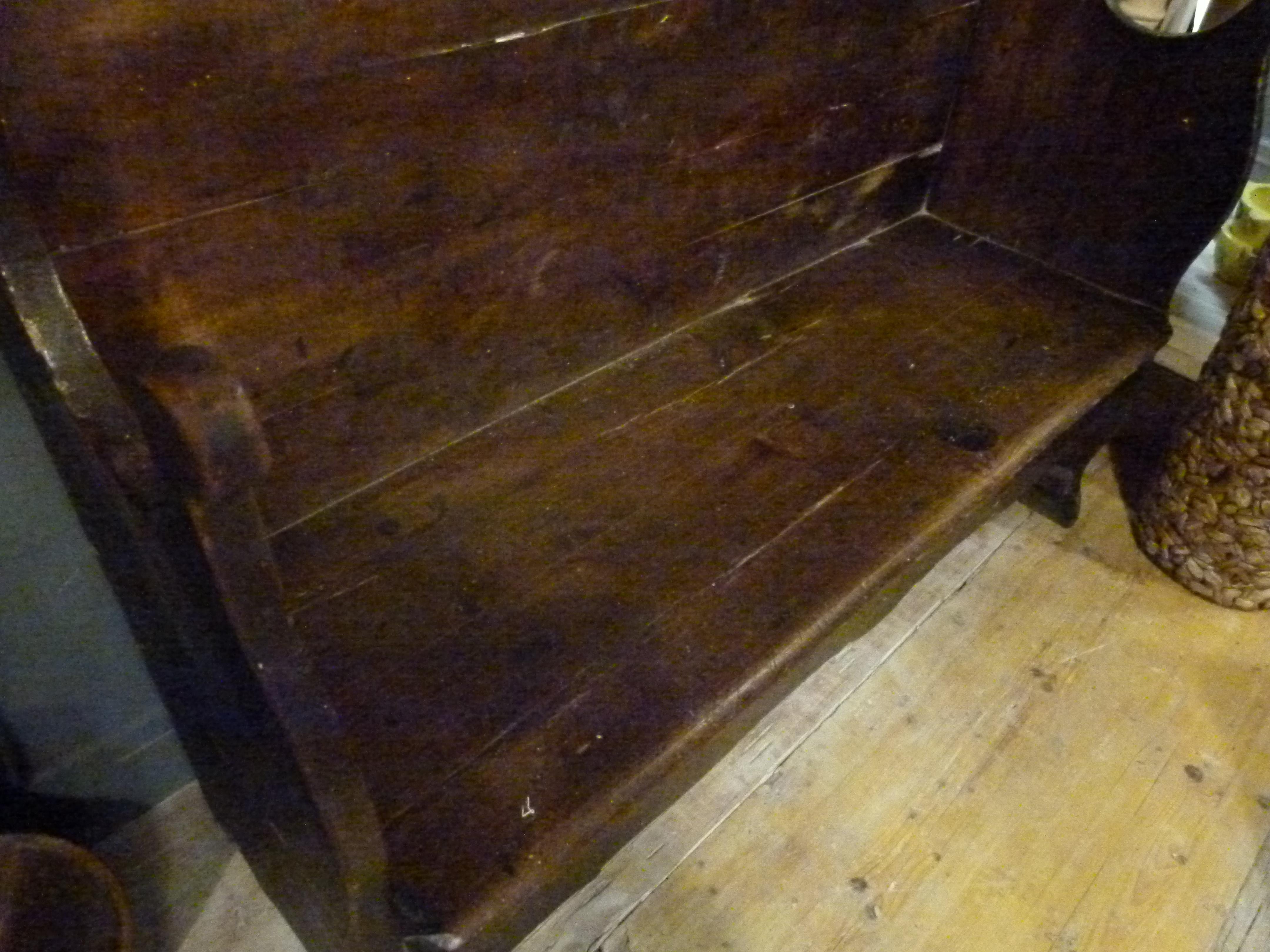 19th Century Walnut Fireplace Bench In Good Condition In Vulpellac, Girona