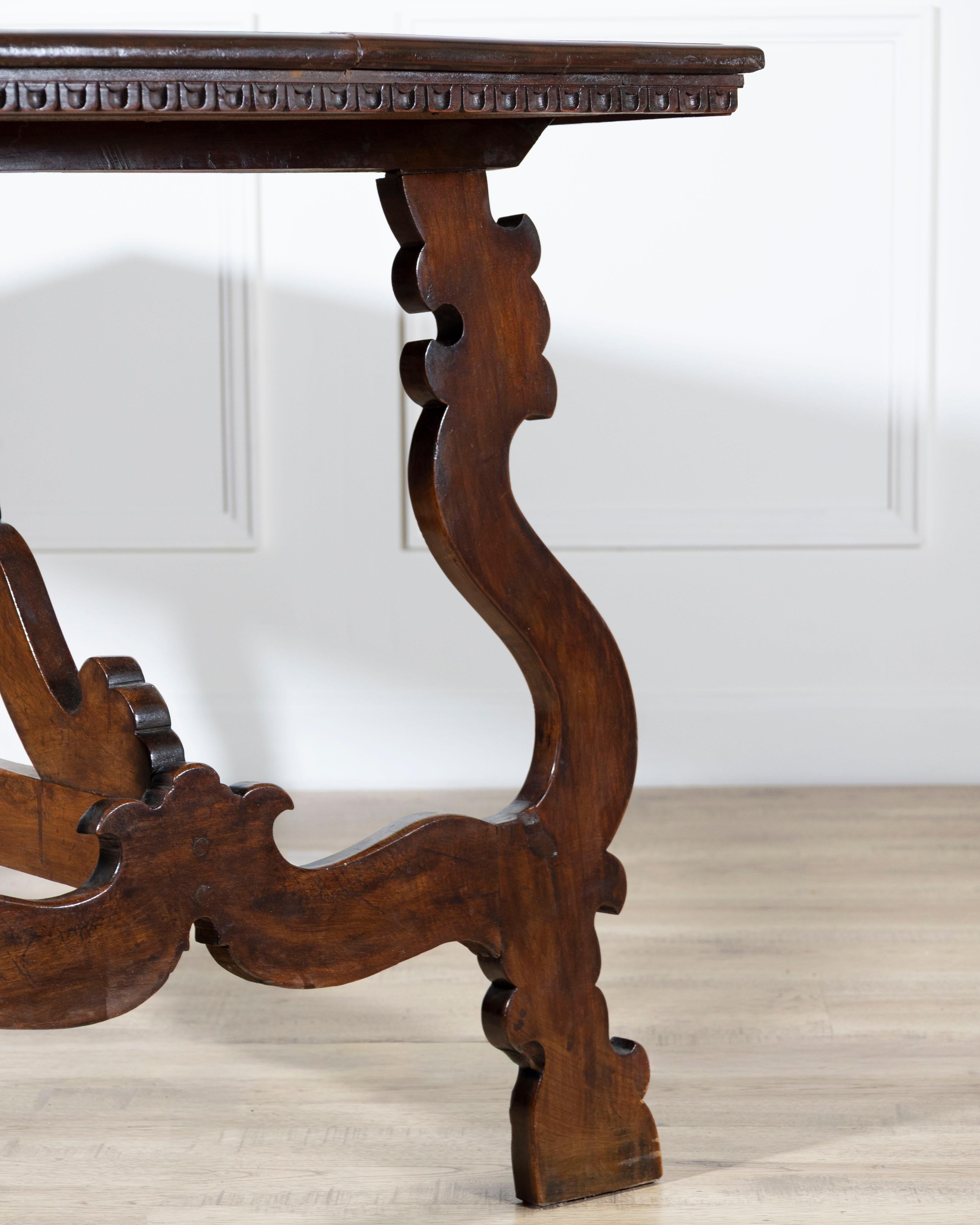 19th Century Walnut Fratino Table en venta 2
