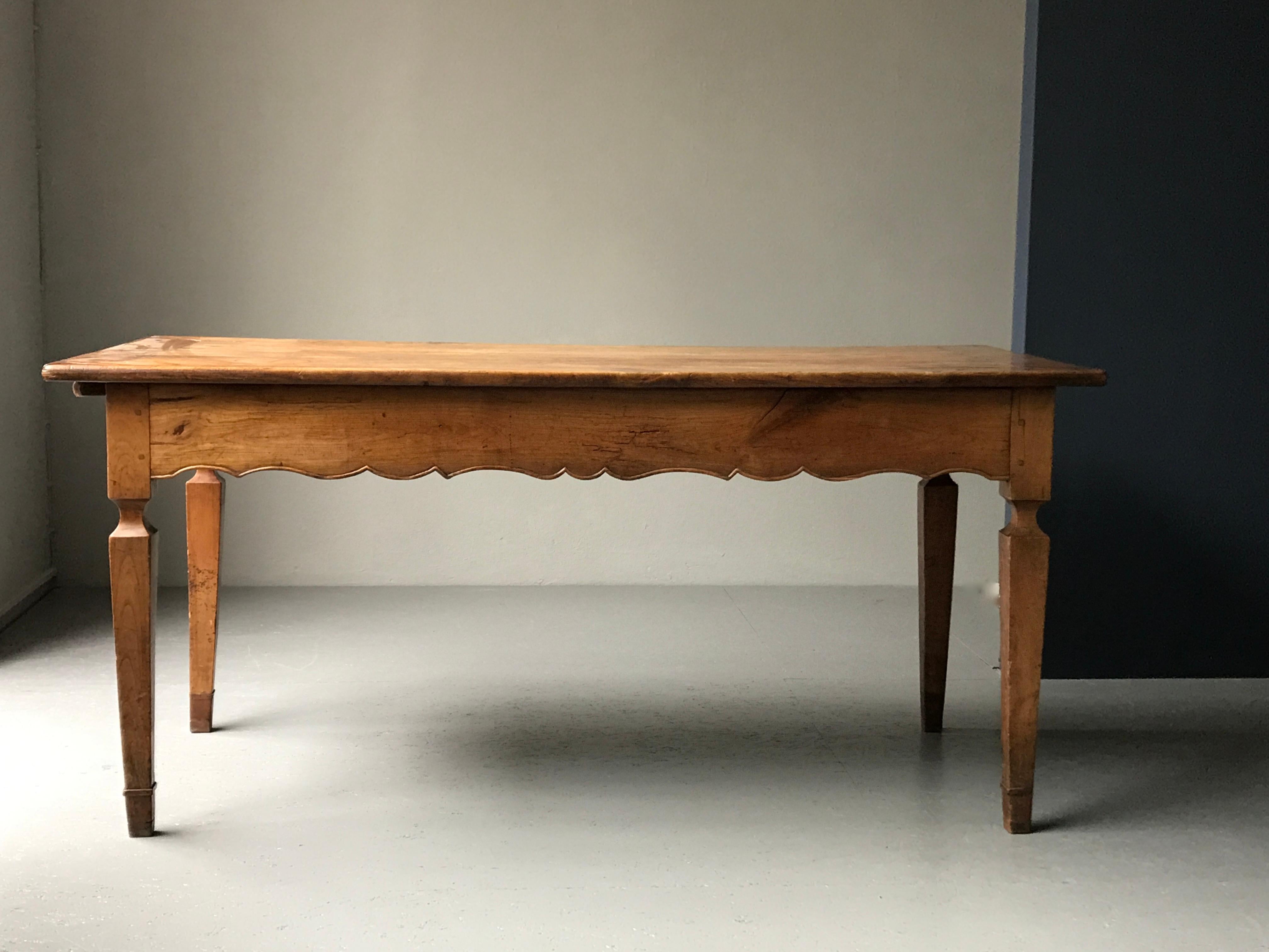 19th Century French Provençal Walnut Farmhouse Dining Table In Good Condition In Munich, DE