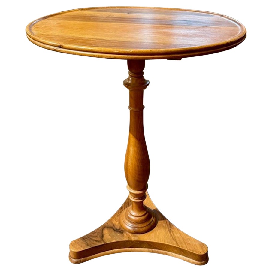 19. Jahrhundert Nussbaum Italienisch Sockel Beistelltisch im Angebot