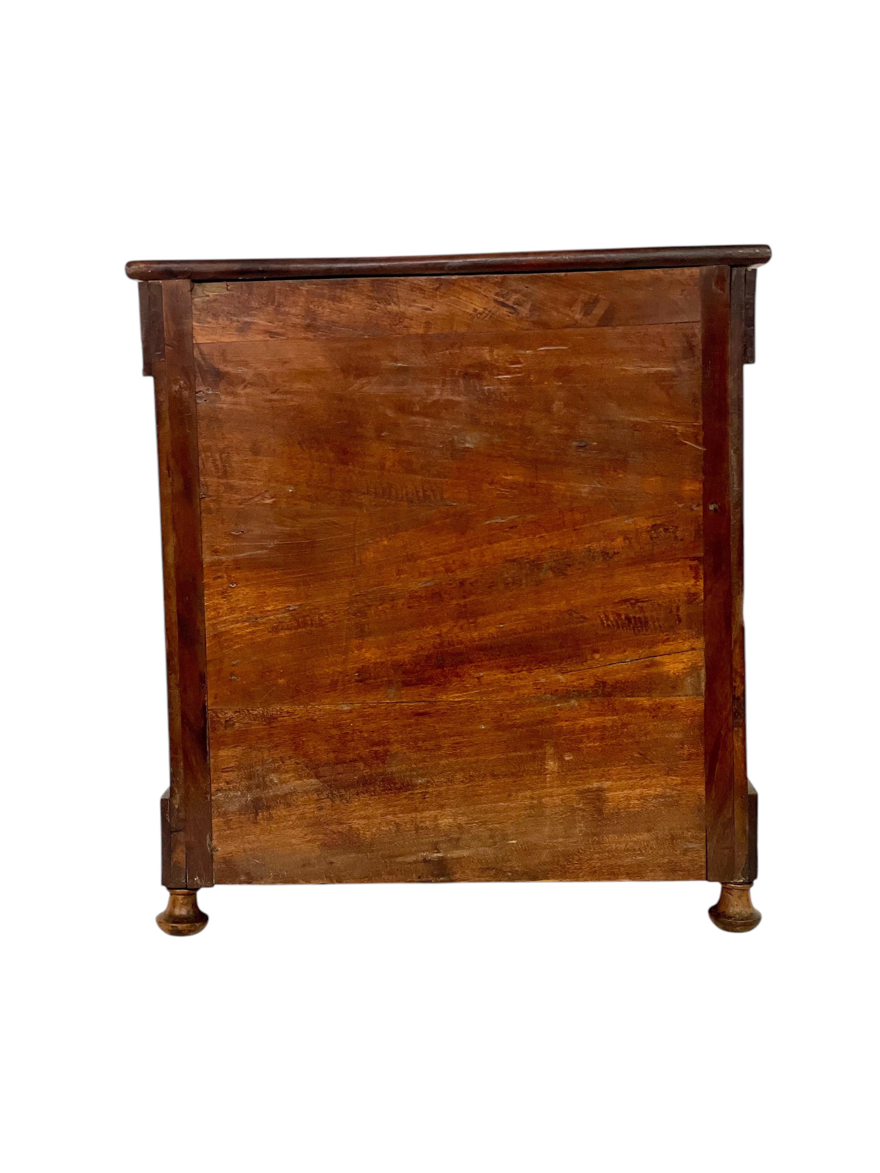 Schmuckkästchen aus Nussbaumholz oder „Commode de Maitrise“ aus dem 19. Jahrhundert im Angebot 5