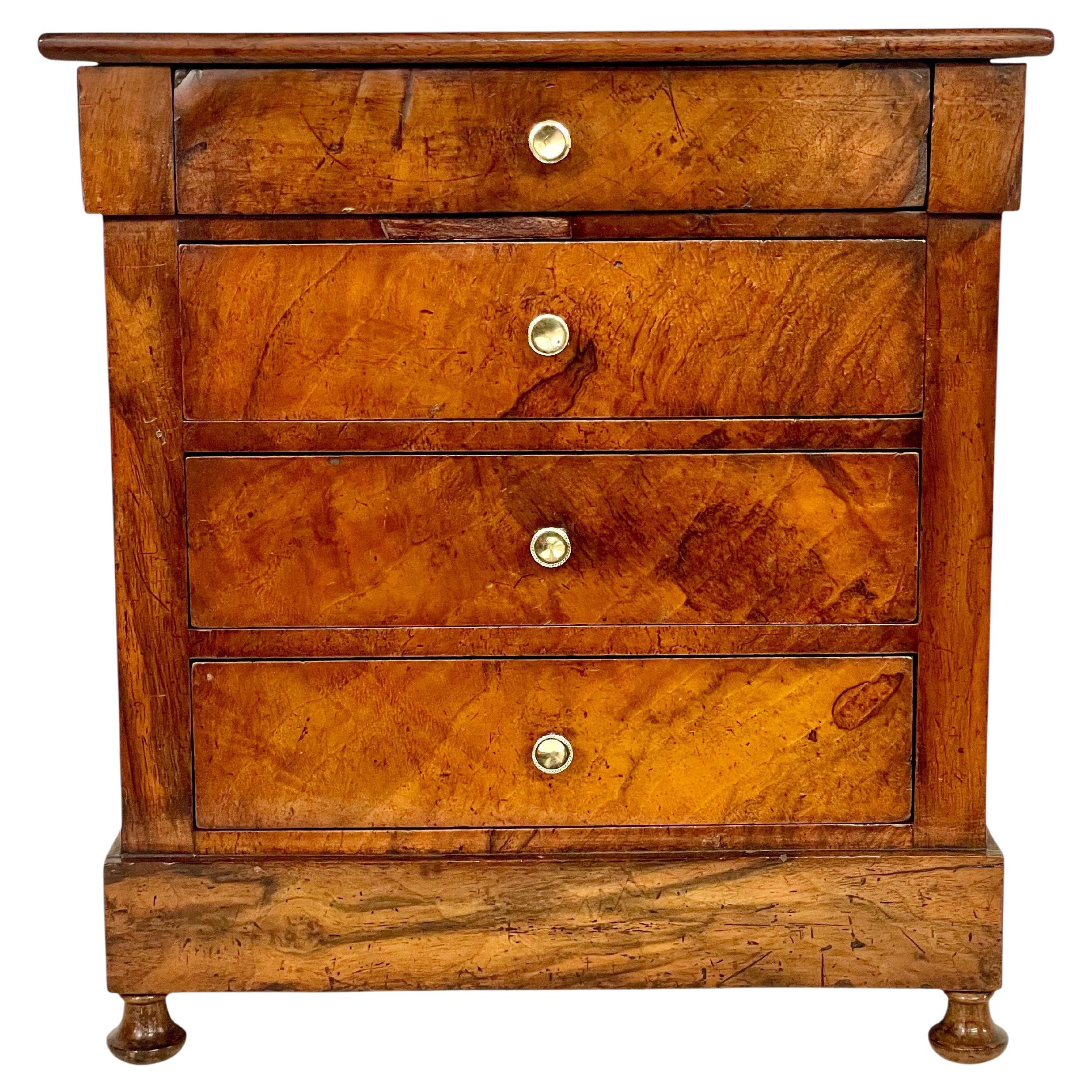 Boîte à bijoux du 19ème siècle ou « Commode de Maitrise »
