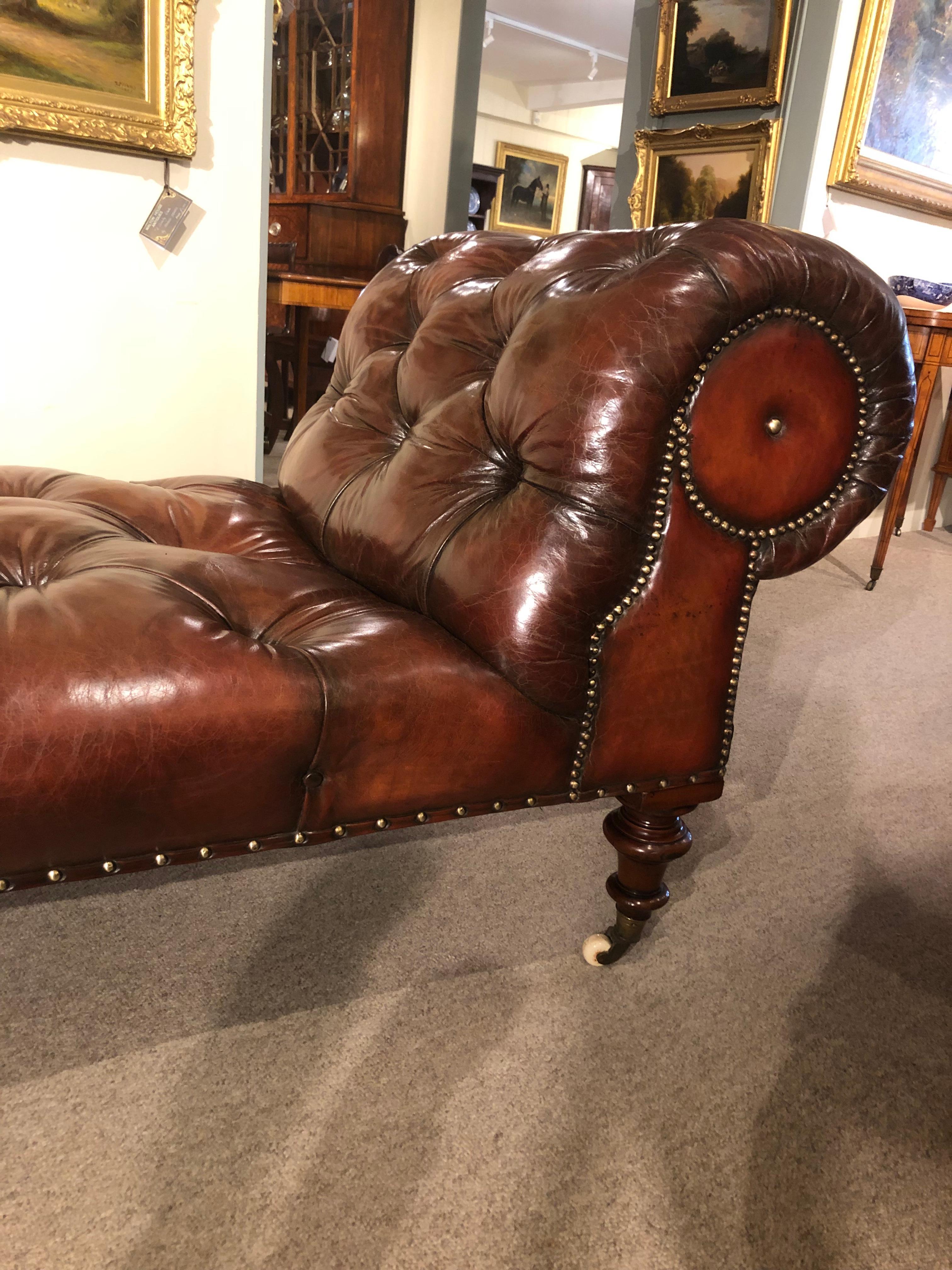 Victorian 19th Century Walnut Leather Chaise Longue