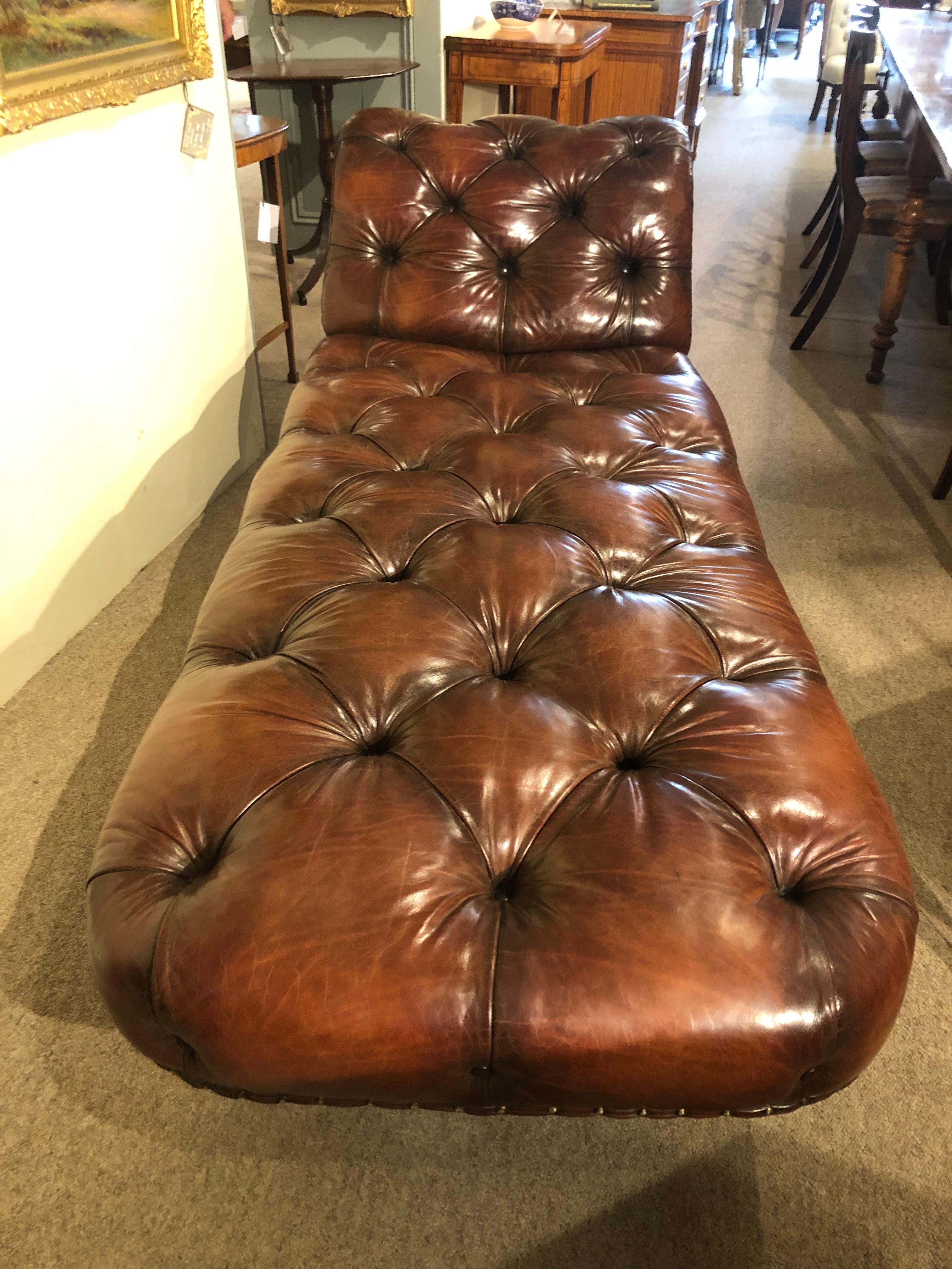 English 19th Century Walnut Leather Chaise Longue