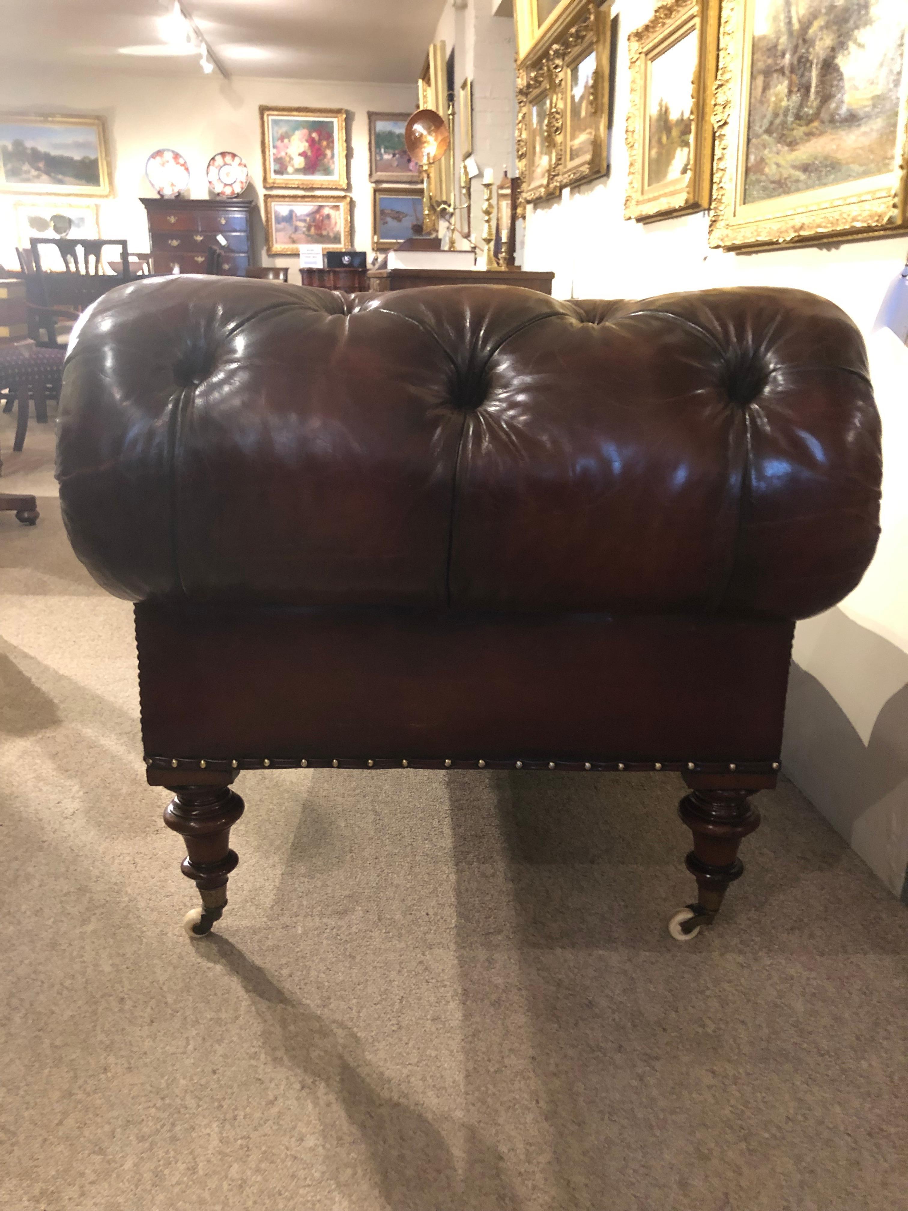 19th Century Walnut Leather Chaise Longue 1