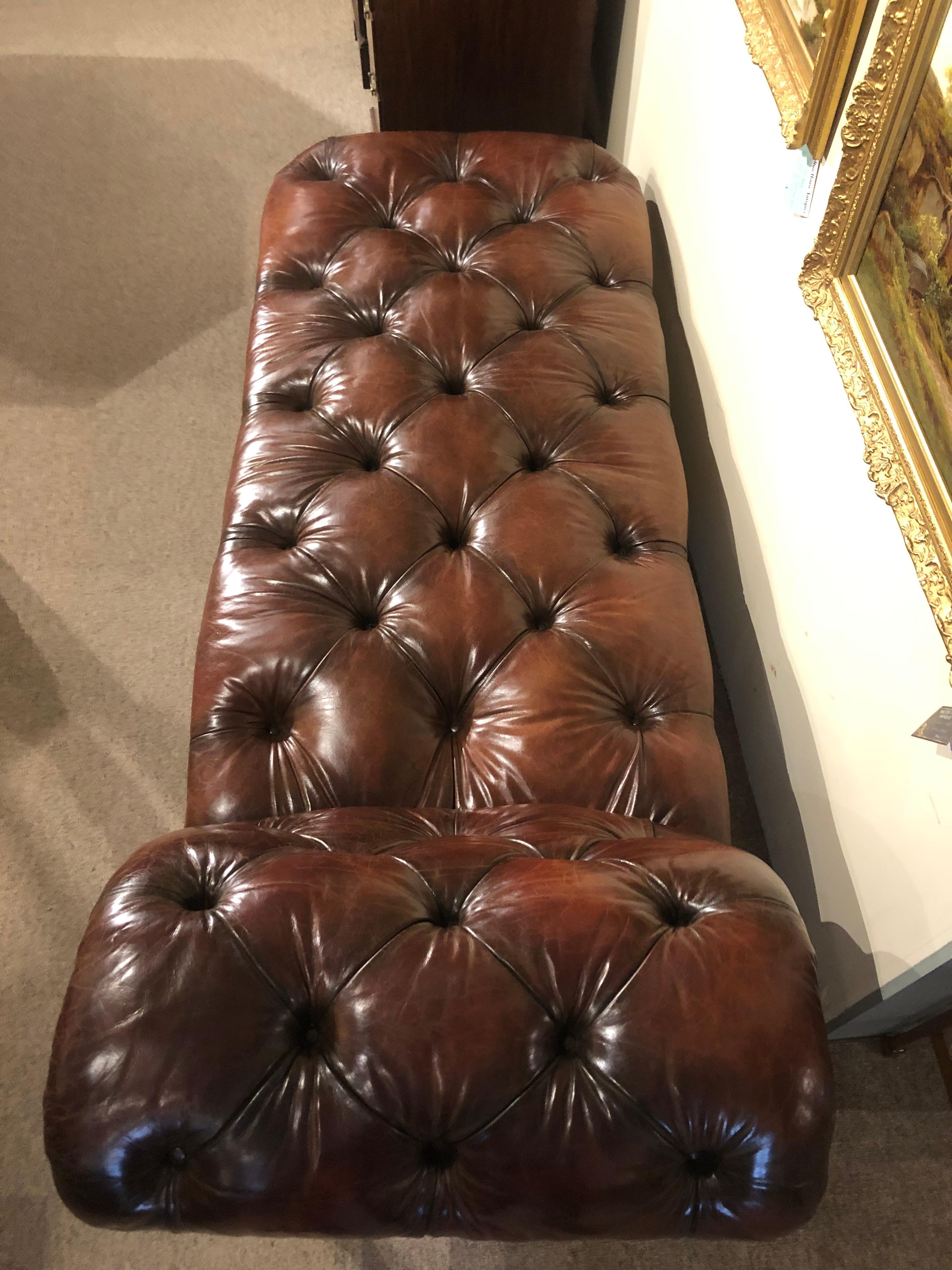 19th Century Walnut Leather Chaise Longue 2
