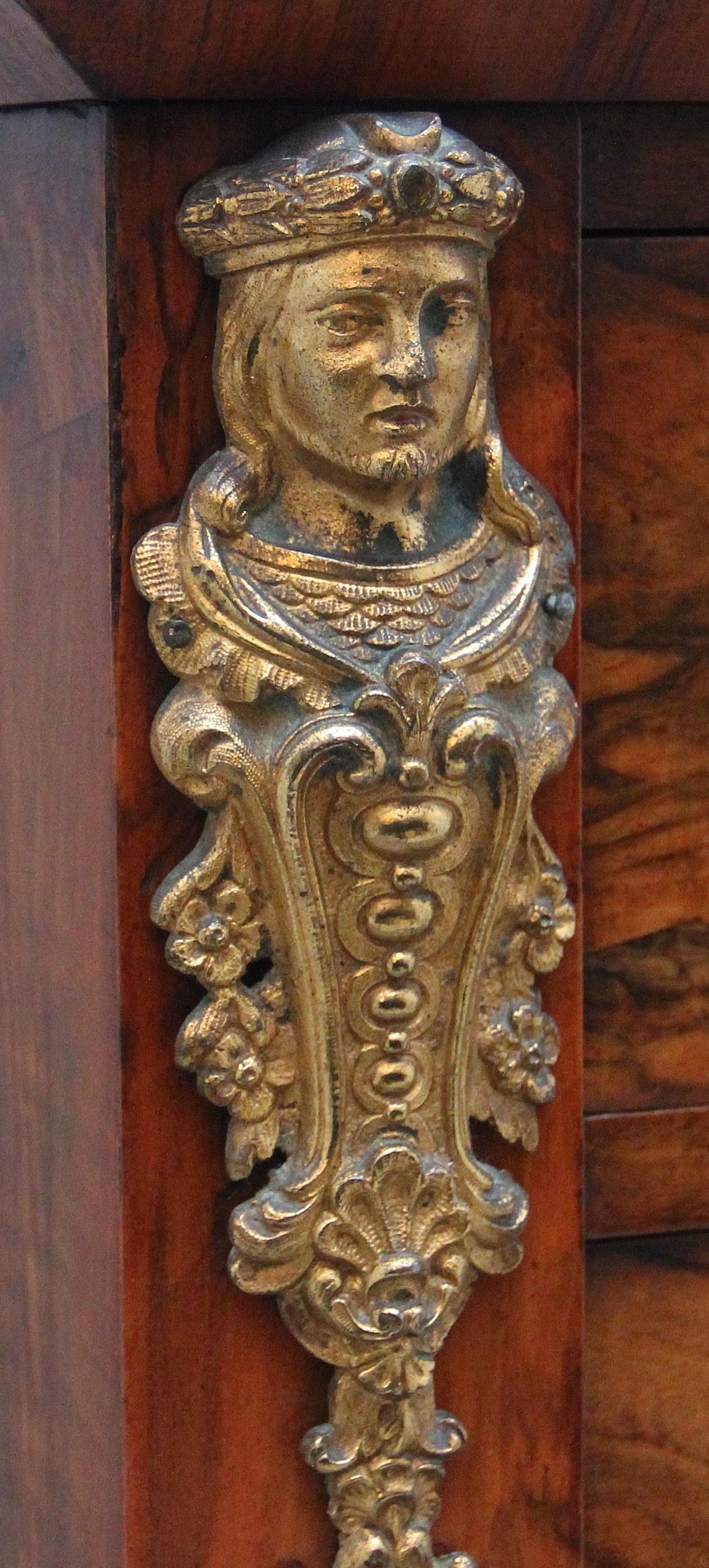 Cassapanca Wellington del XIX secolo in noce e intarsio in vendita 1