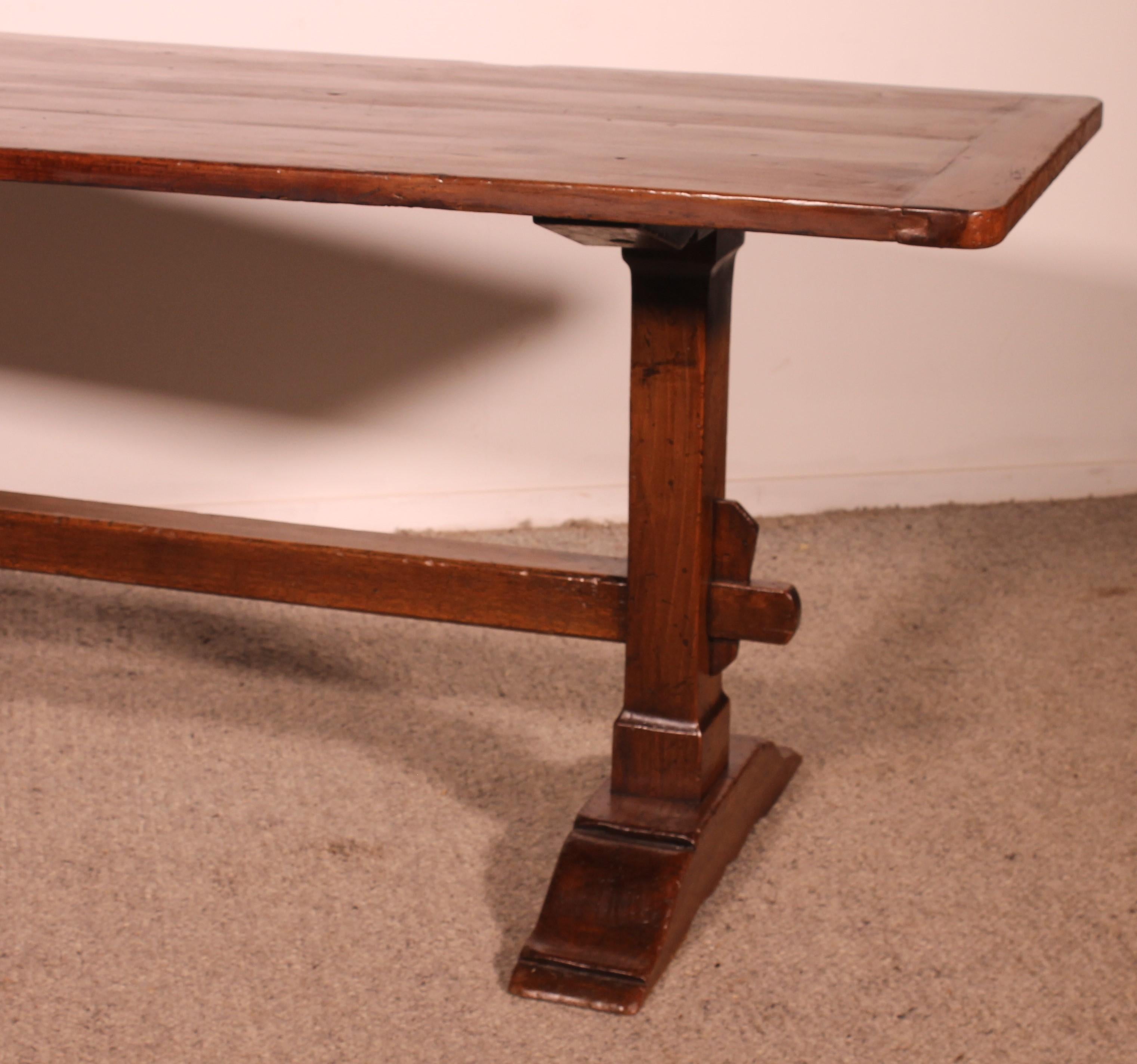 19th Century Walnut Monastery Table In Good Condition For Sale In Brussels, Brussels