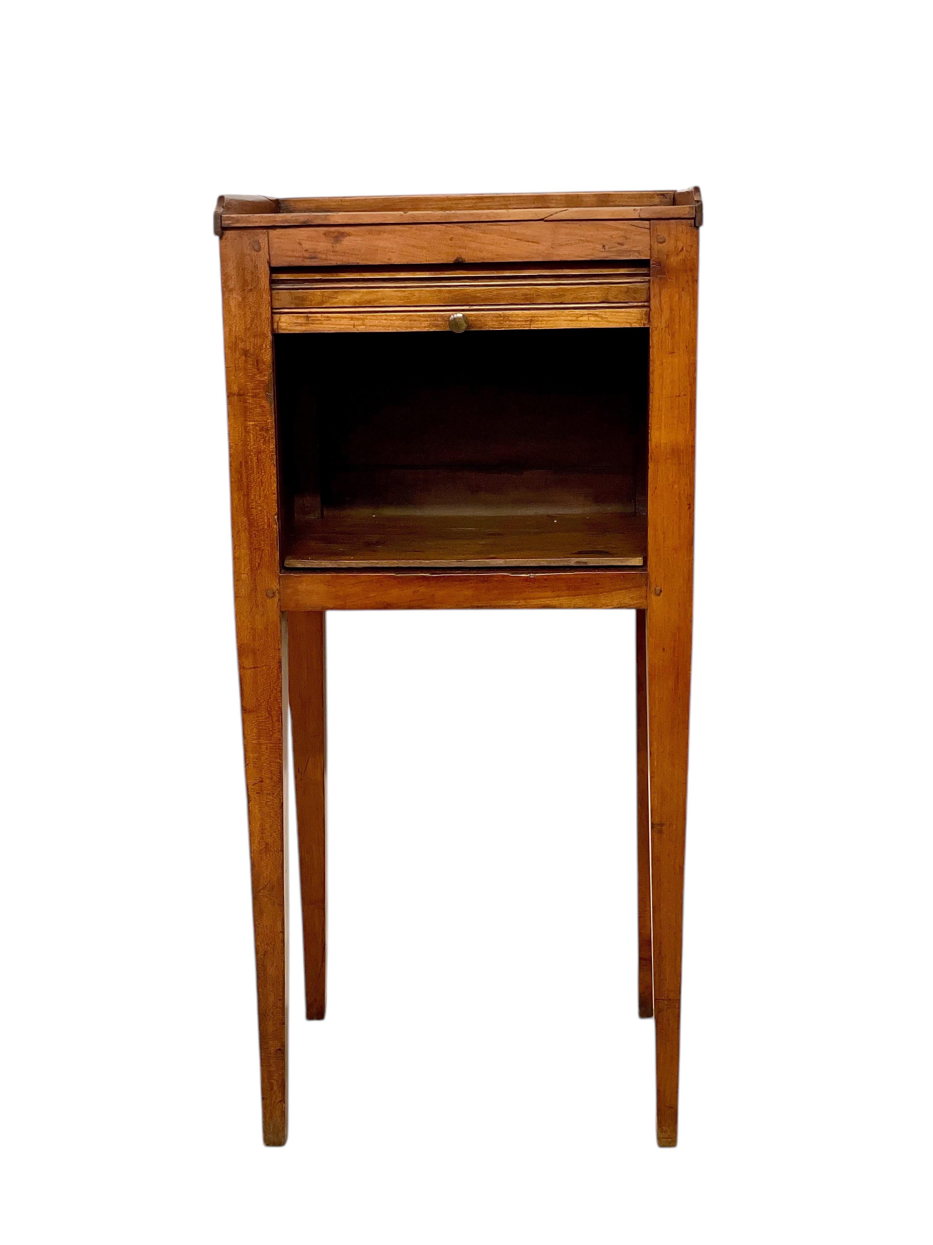 19th Century Louis XVI Walnut Side Table For Sale 4