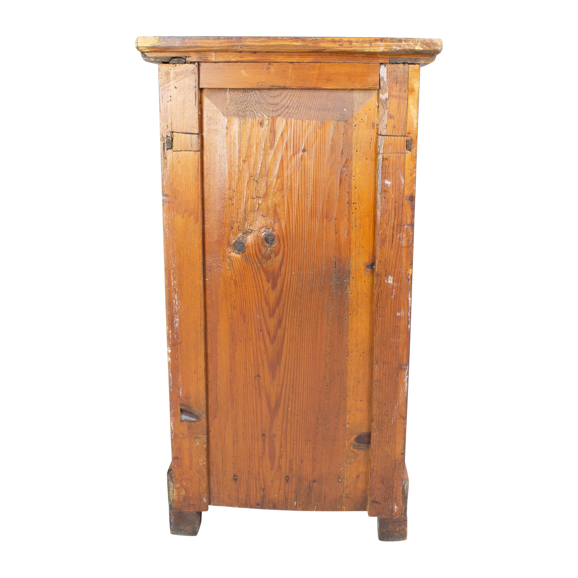 19th Century Walnut Nightstand or Pillar Cabinet In Good Condition In Darmstadt, DE