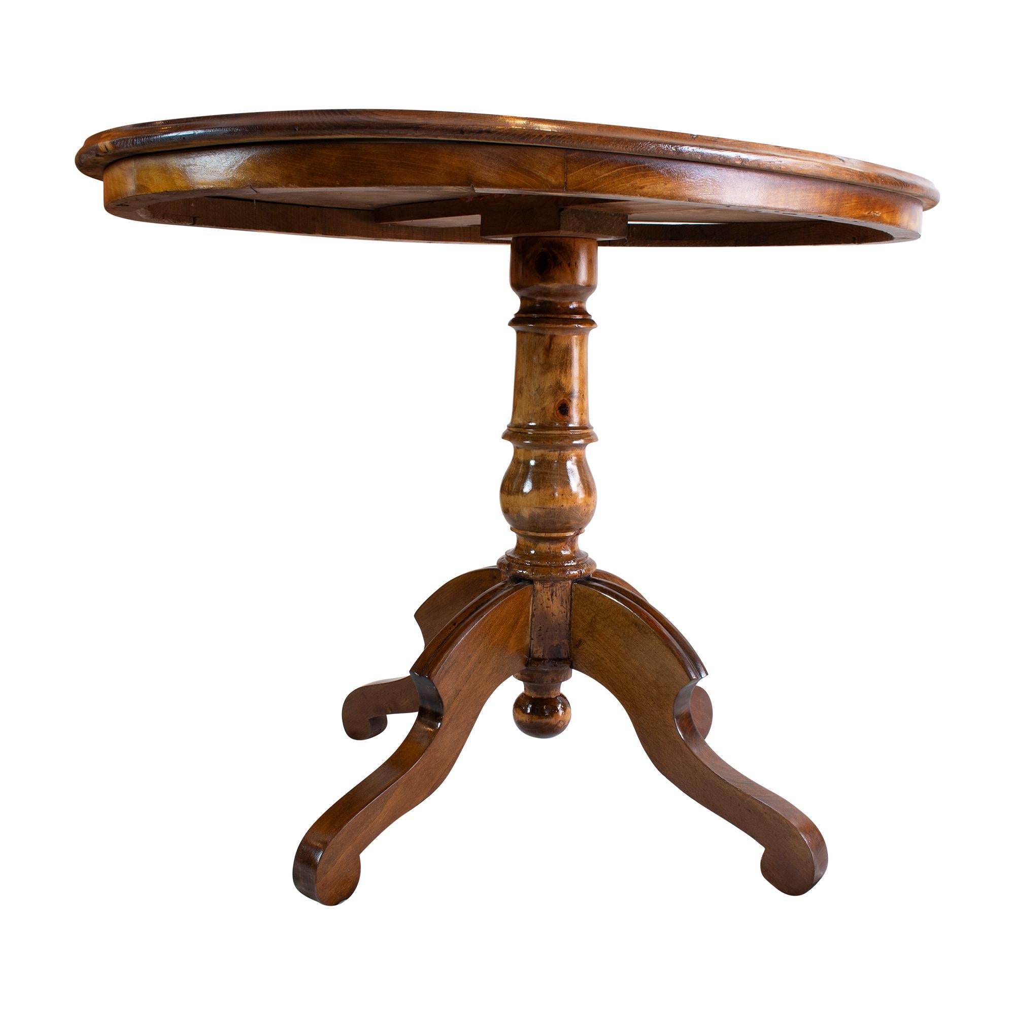 German 19th Century Walnut Oval Table For Sale