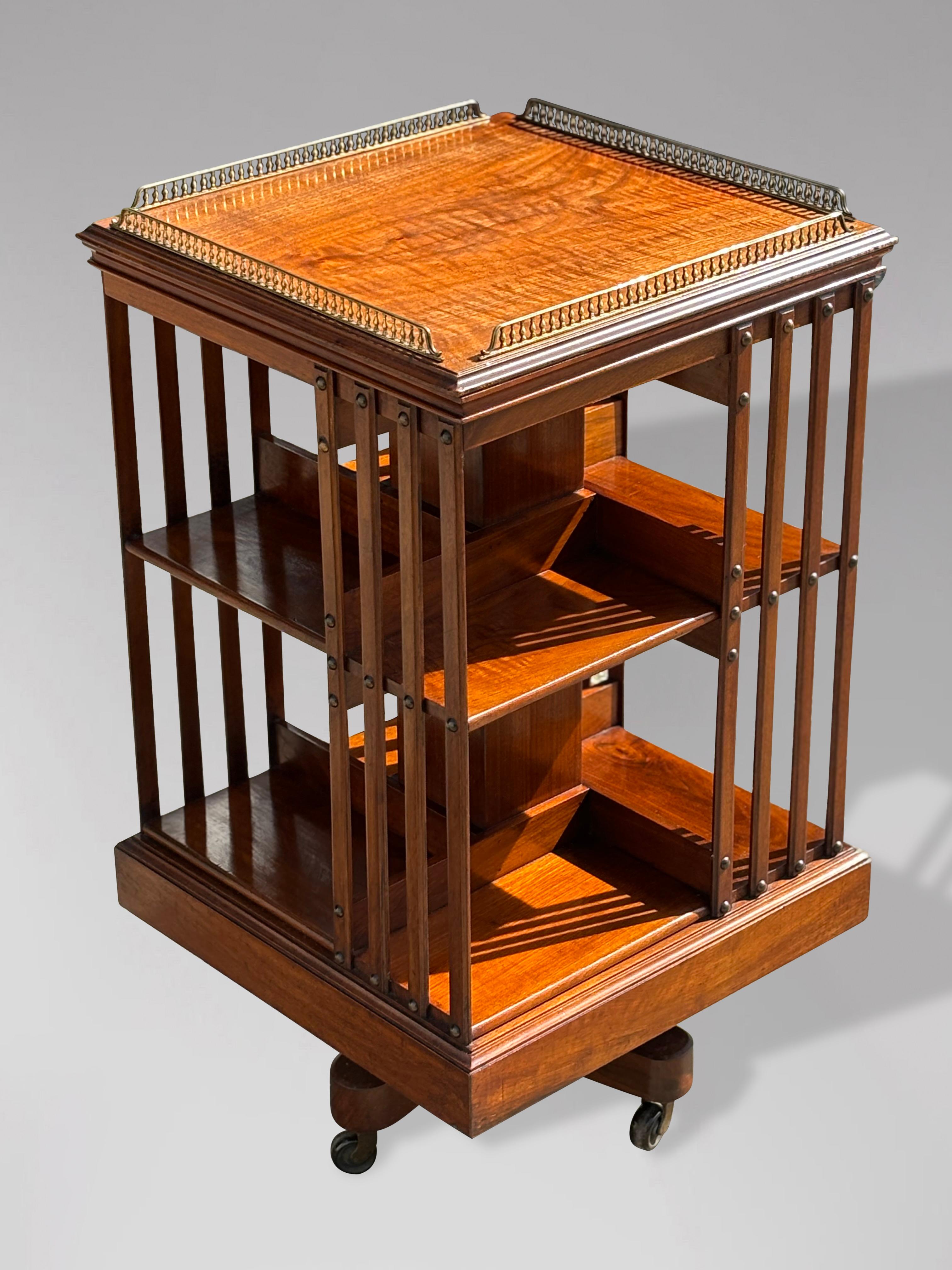 Drehbares Bücherregal aus Nussbaumholz von Maple & Co London Paris, 19. Jahrhundert im Angebot 1