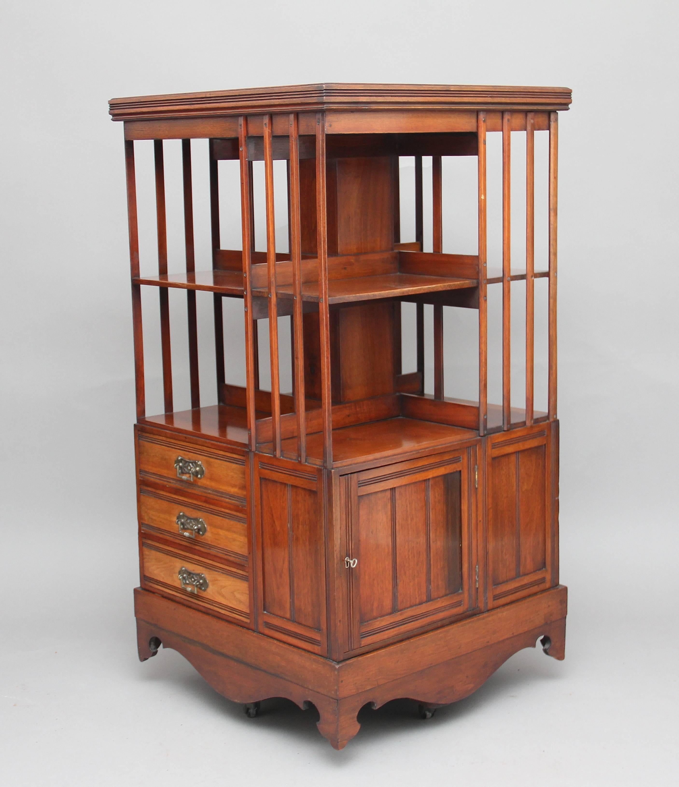 19th Century Walnut Revolving Bookcase In Good Condition In Martlesham, GB
