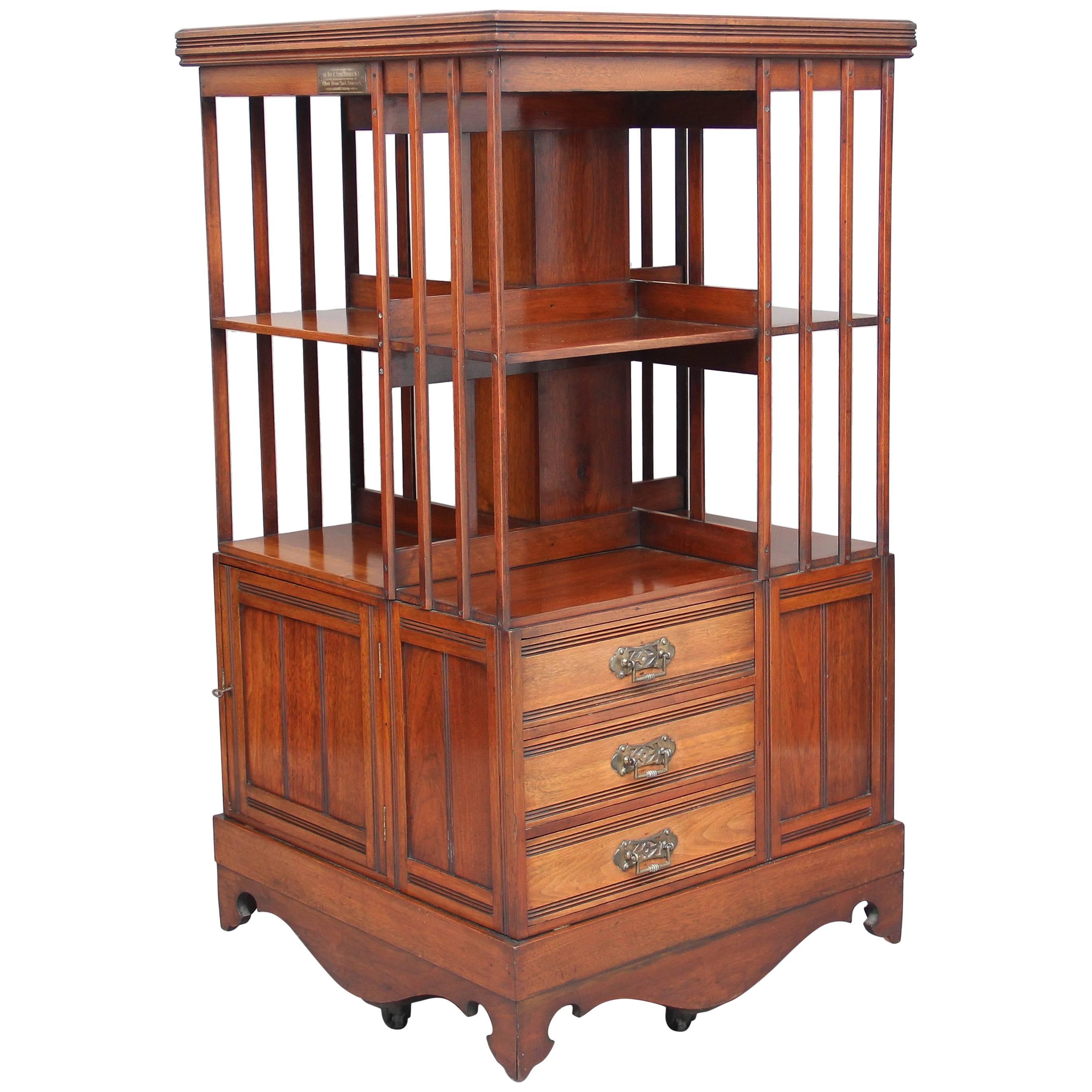 Libreria girevole in noce del XIX secolo