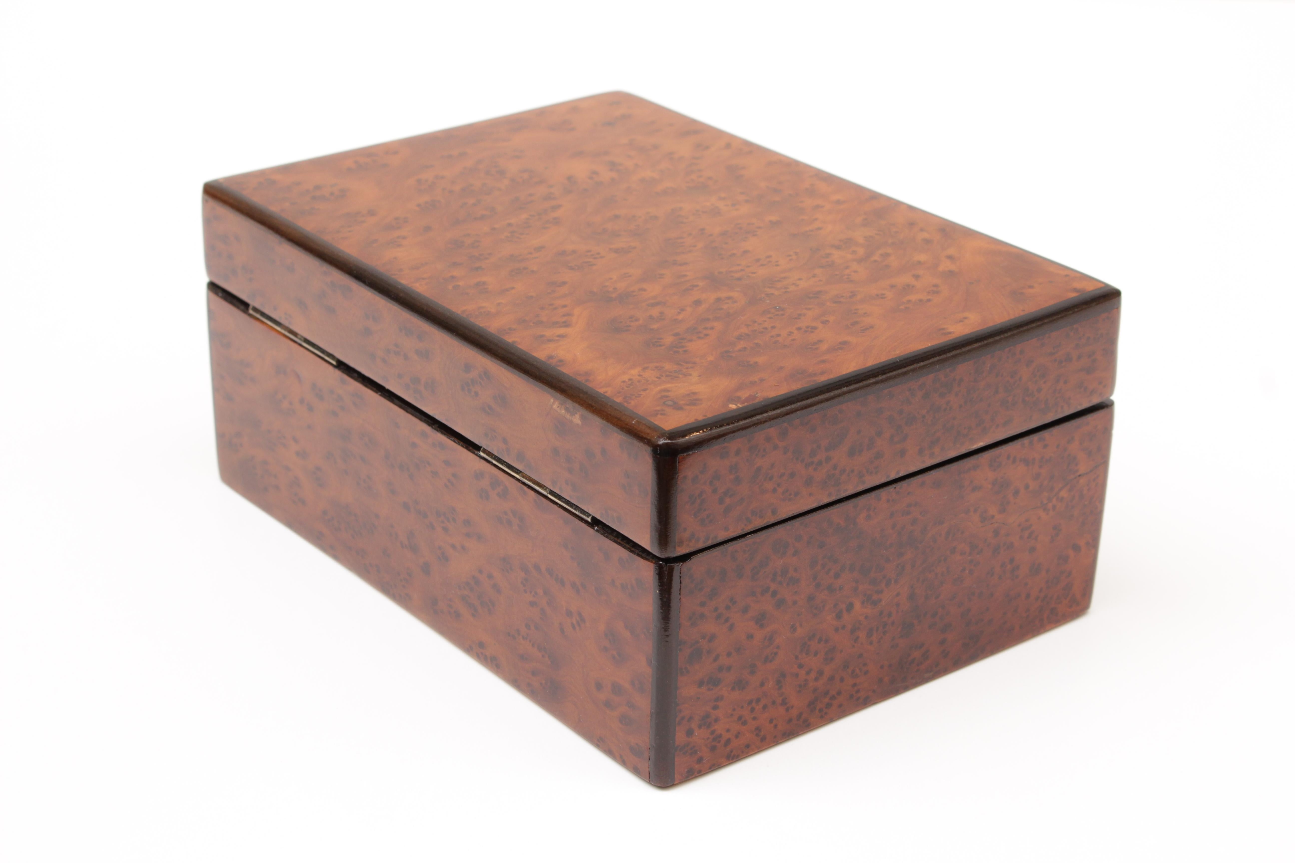 Very beautiful small box from the time of Biedermeier, made of walnut root wood. In very good restored condition.