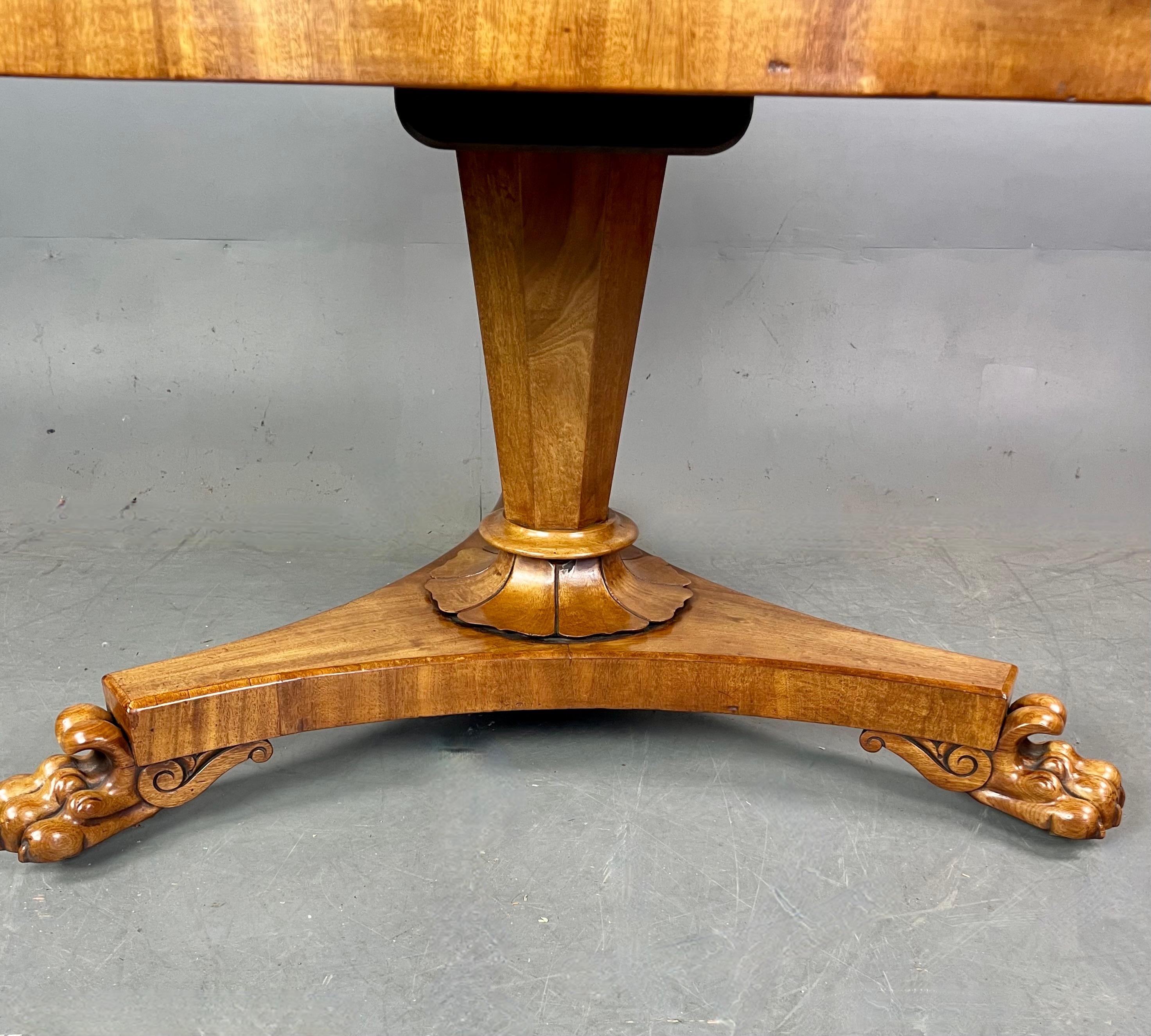 Mid-19th Century 19th century walnut round  dining table 