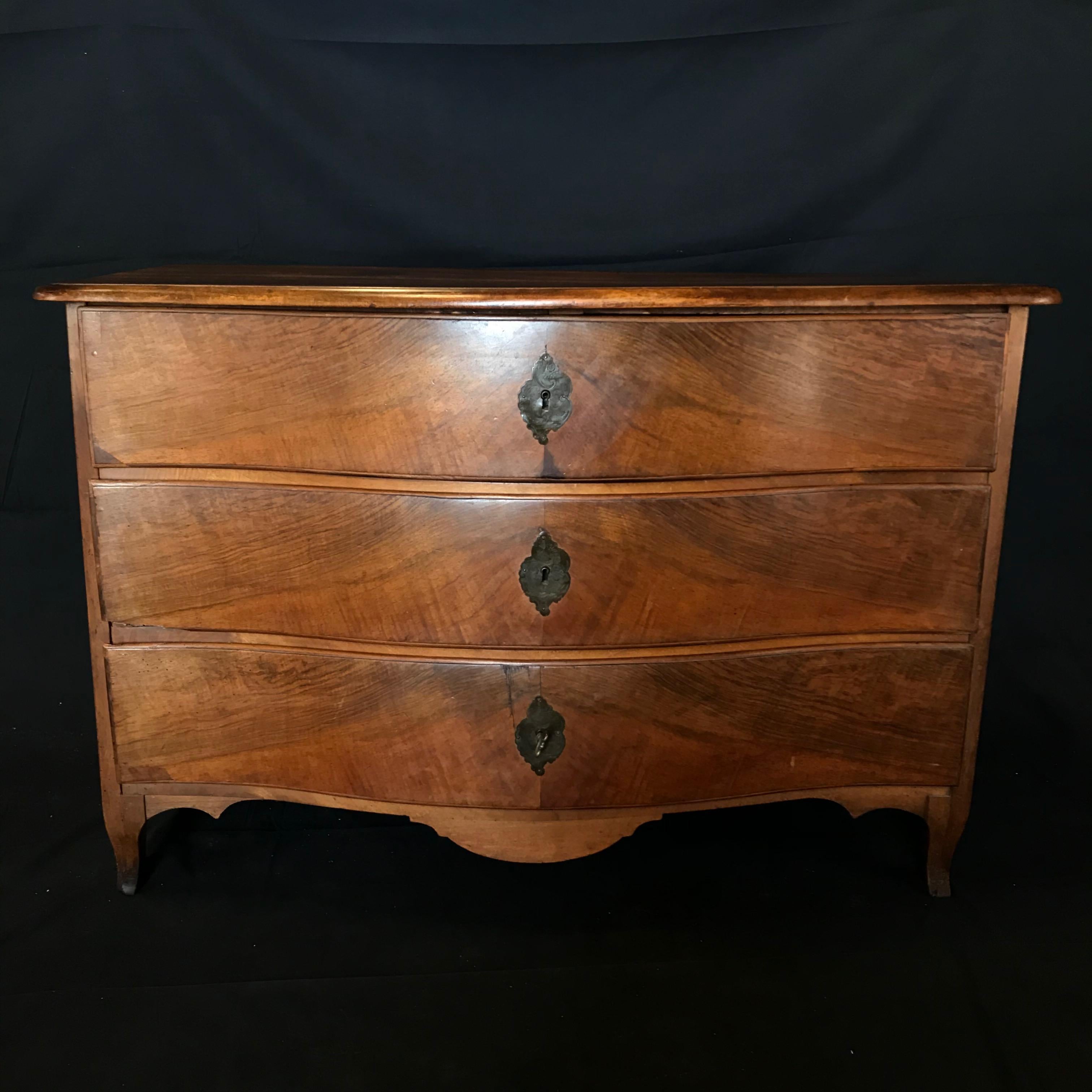 A fine quality and of great design mid-19th century French Bombay serpentine commode that will make a statement in most settings. Outstanding serpentine front commode with three shaped burl walnut drawers with bronze pulls escutcheons. Wonderful