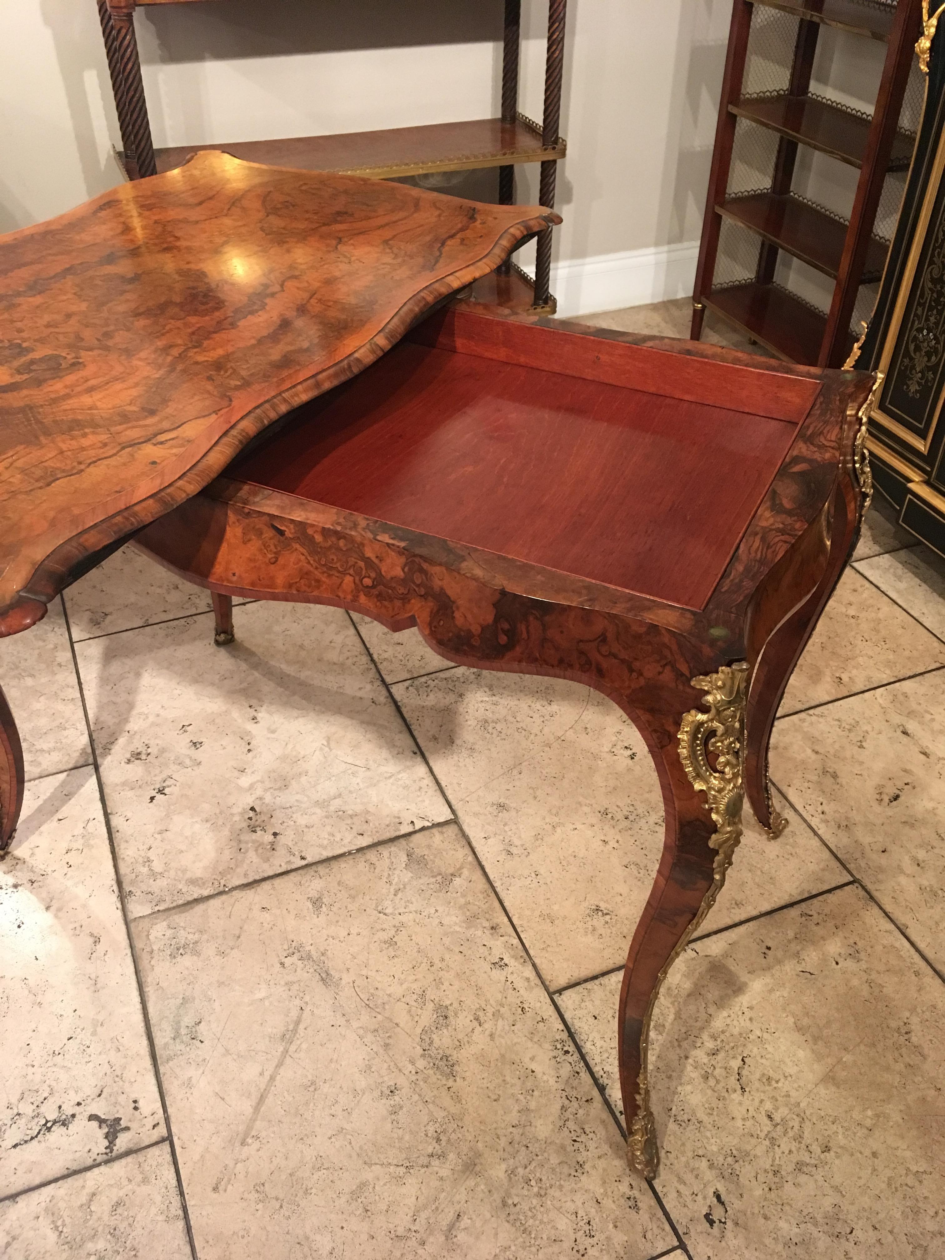 19th Century Walnut Serpentine Card Table Firmly Attributed to Gillows For Sale 3