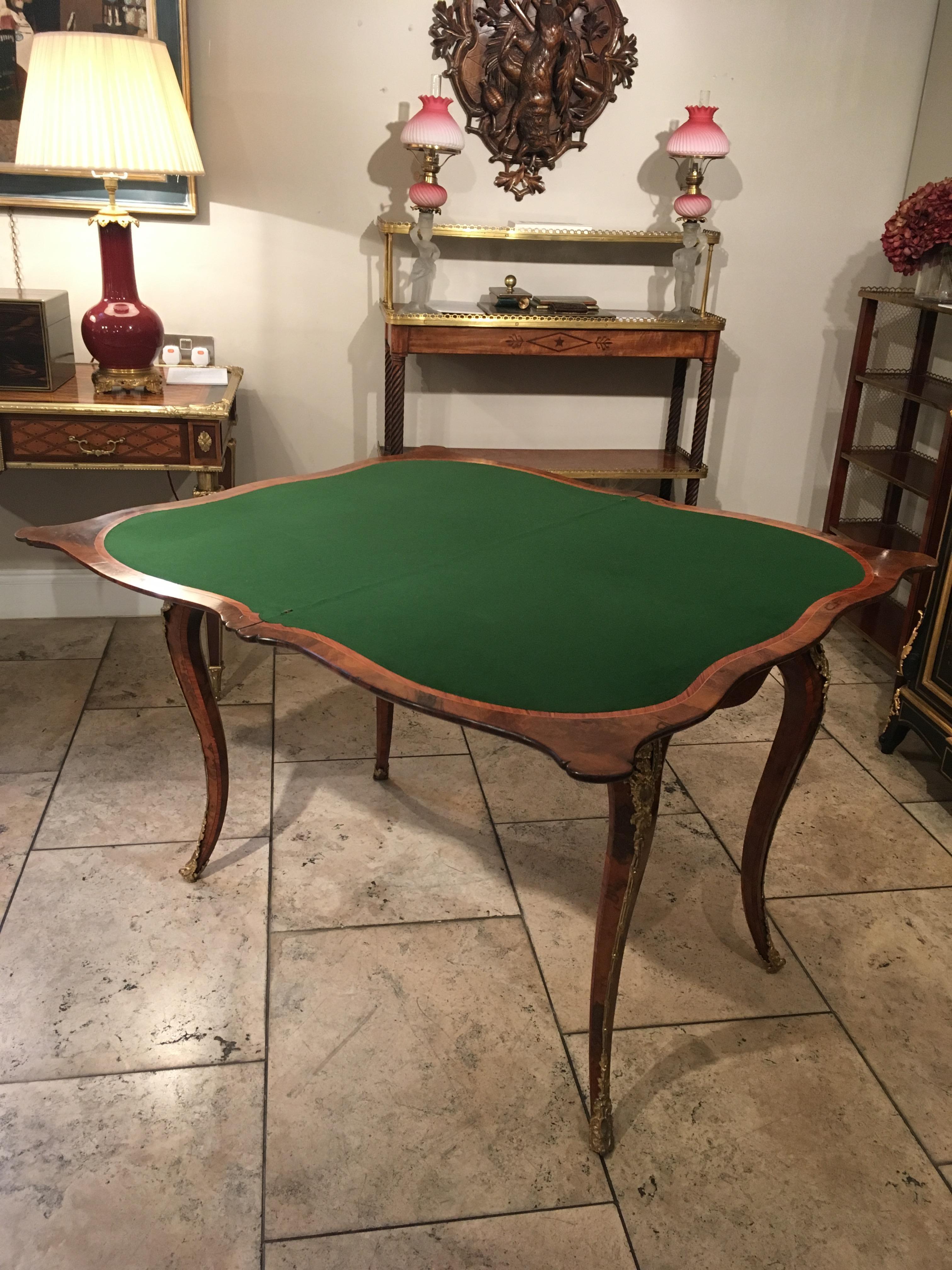 19th Century Walnut Serpentine Card Table Firmly Attributed to Gillows For Sale 6