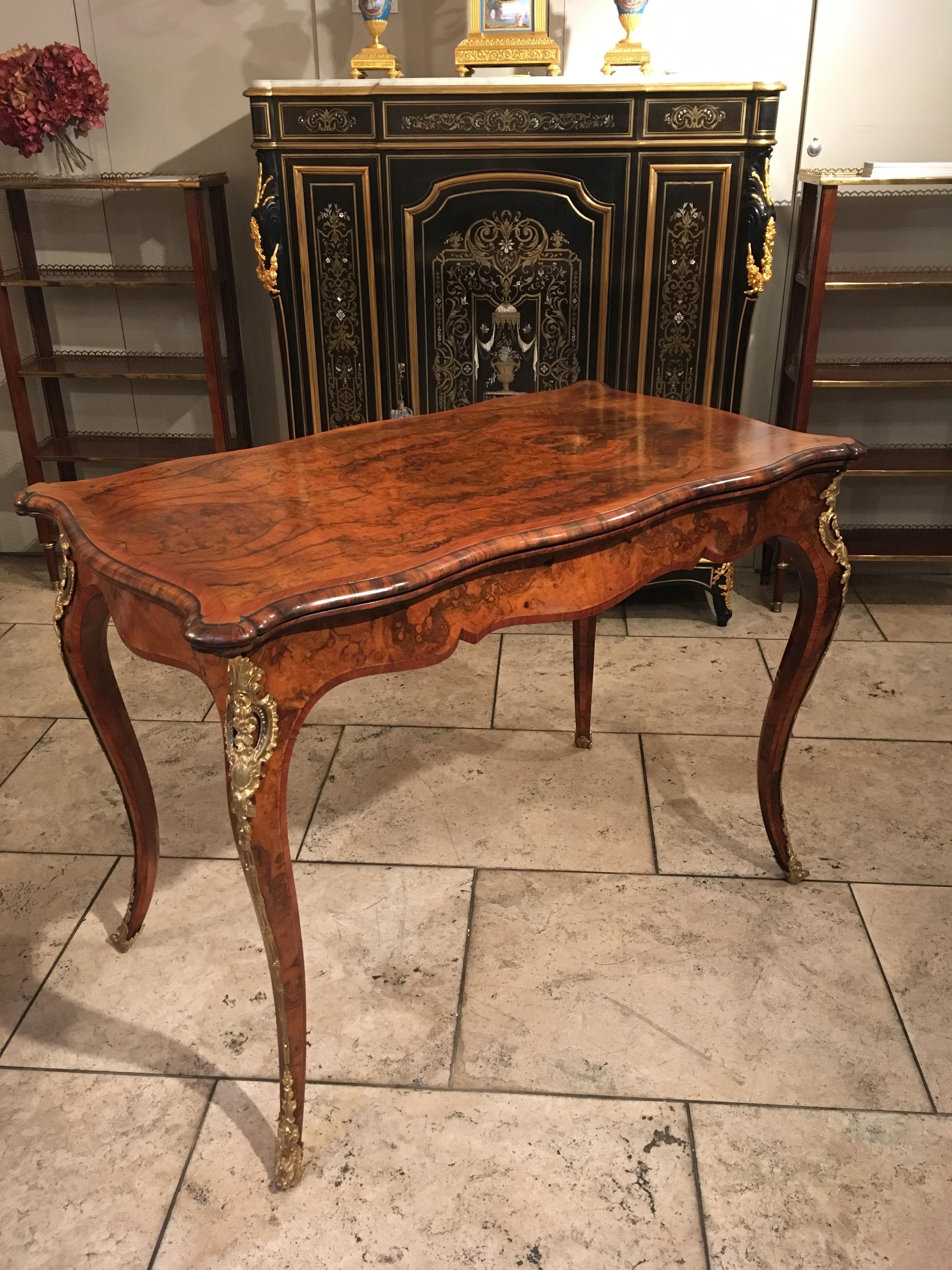Gilt 19th Century Walnut Serpentine Card Table Firmly Attributed to Gillows For Sale