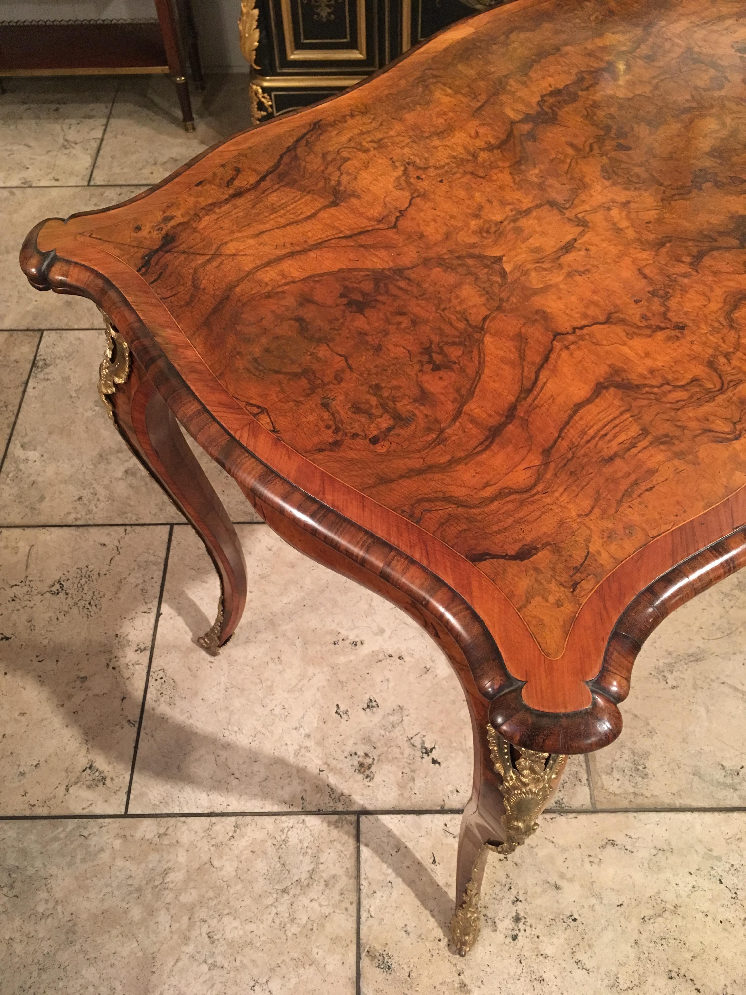 19th Century Walnut Serpentine Card Table Firmly Attributed to Gillows For Sale 1