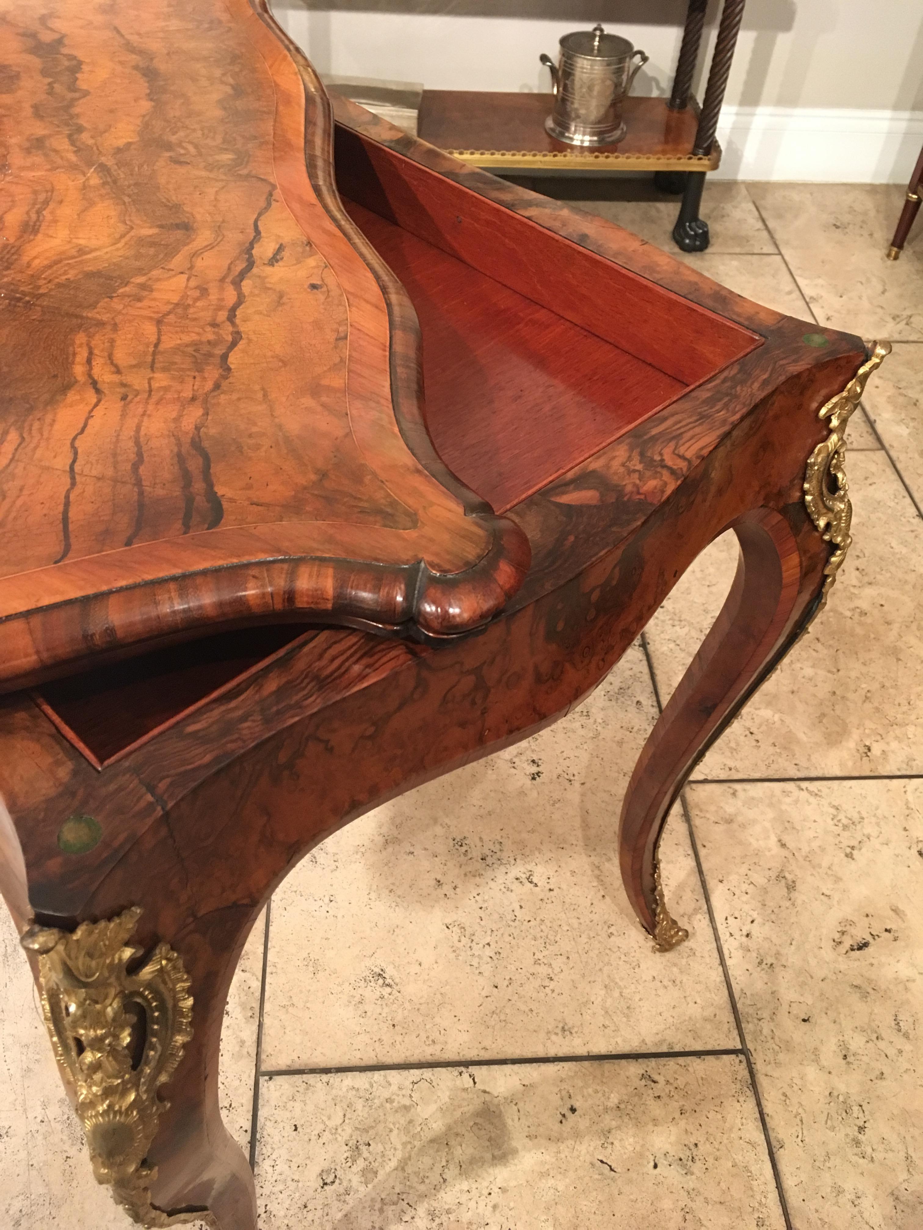 19th Century Walnut Serpentine Card Table Firmly Attributed to Gillows For Sale 2