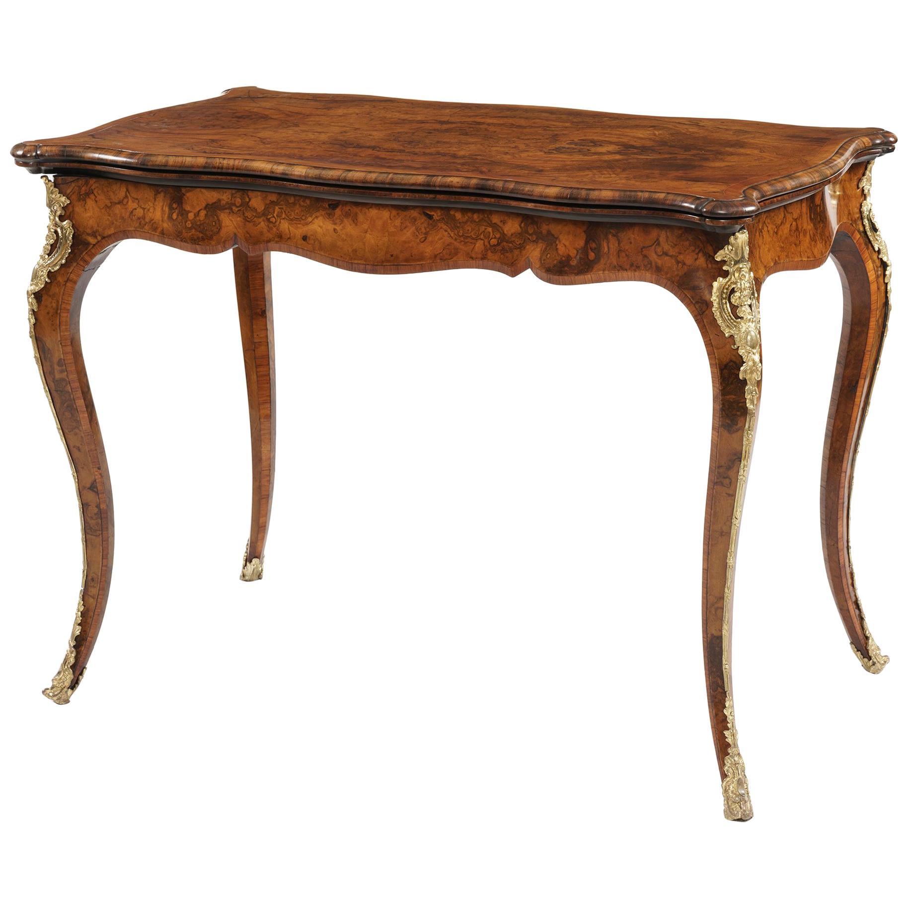 19th Century Walnut Serpentine Card Table Firmly Attributed to Gillows For Sale
