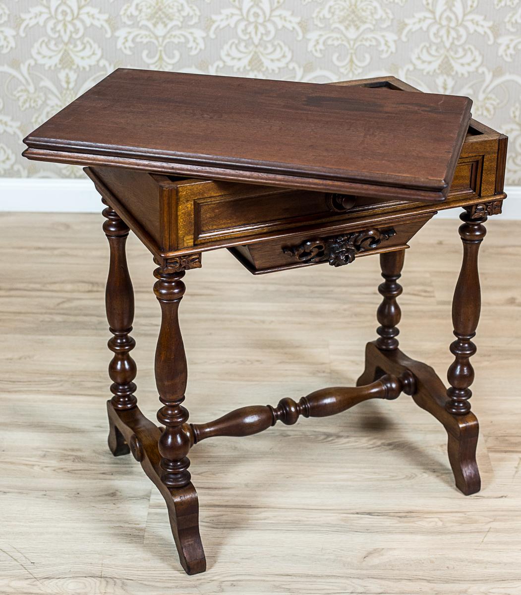 Seidentisch oder Kartentisch aus Nussbaumholz, 19. Jahrhundert 7