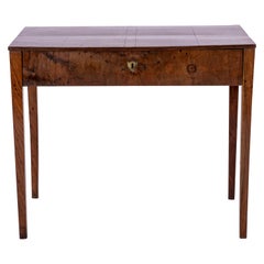 Table d'appoint en noyer du XIXe siècle