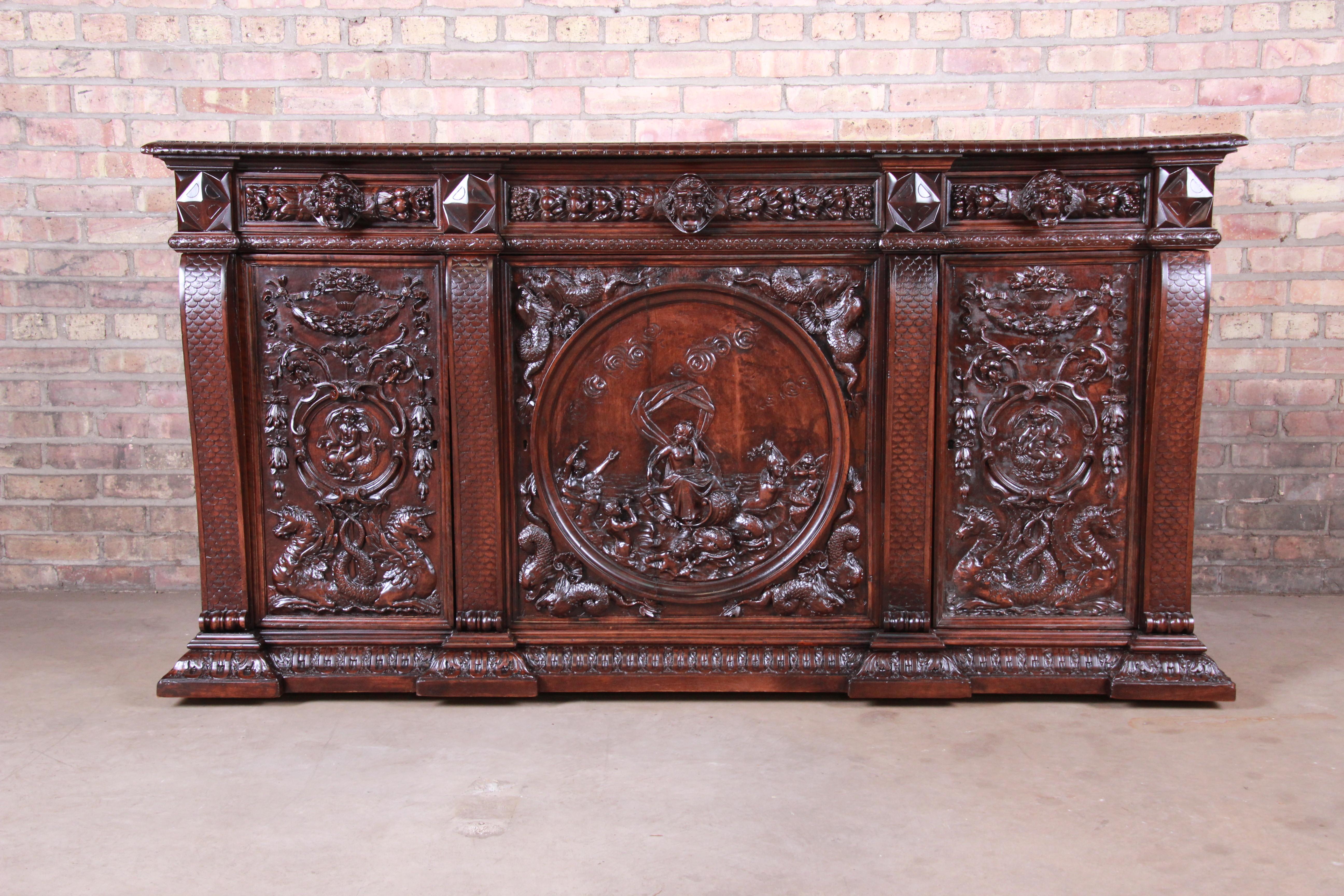 An exceptional ornate carved walnut sideboard credenza or bar cabinet

Attributed to R.J. Horner & Co. of New York

USA, circa 1880s

Measures: 72