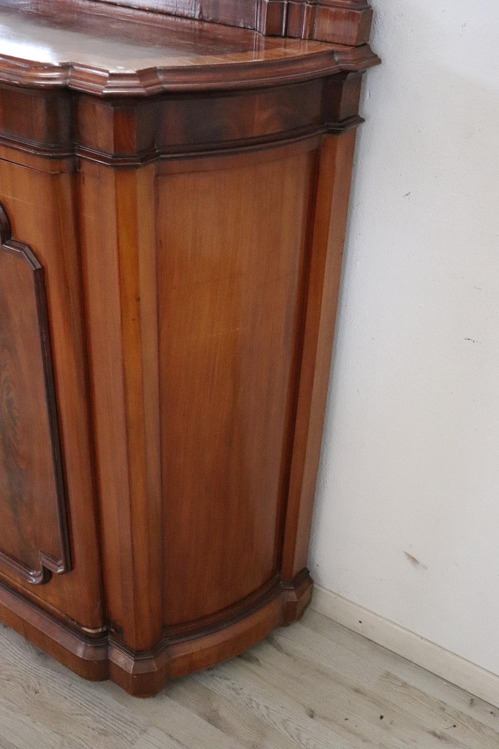 19th Century Walnut Small Cabinet with Mirror In Good Condition For Sale In Casale Monferrato, IT