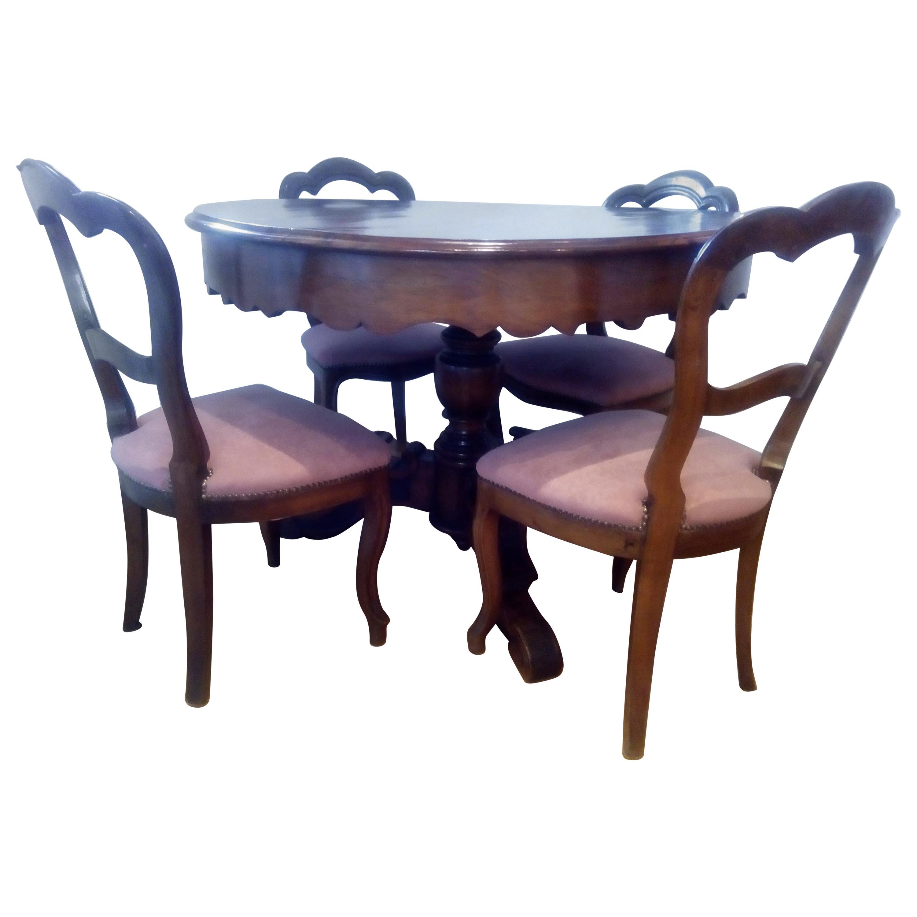19th Century Walnut Table and Chairs Louis Philippe dining room set im Angebot