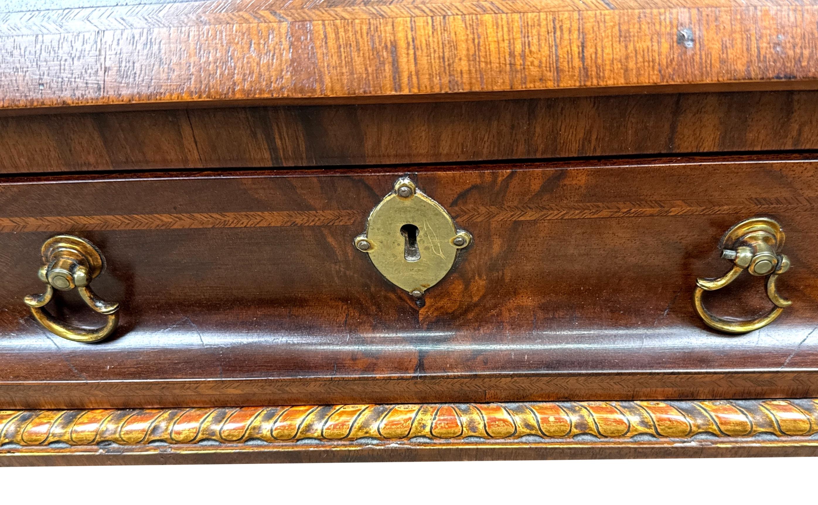 Siglo XIX Mesa de nogal de tamaño infantil Bureau siglo XIX en venta