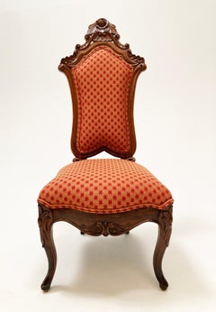 Pareja de sillas victorianas de nogal del siglo XIX talladas a mano