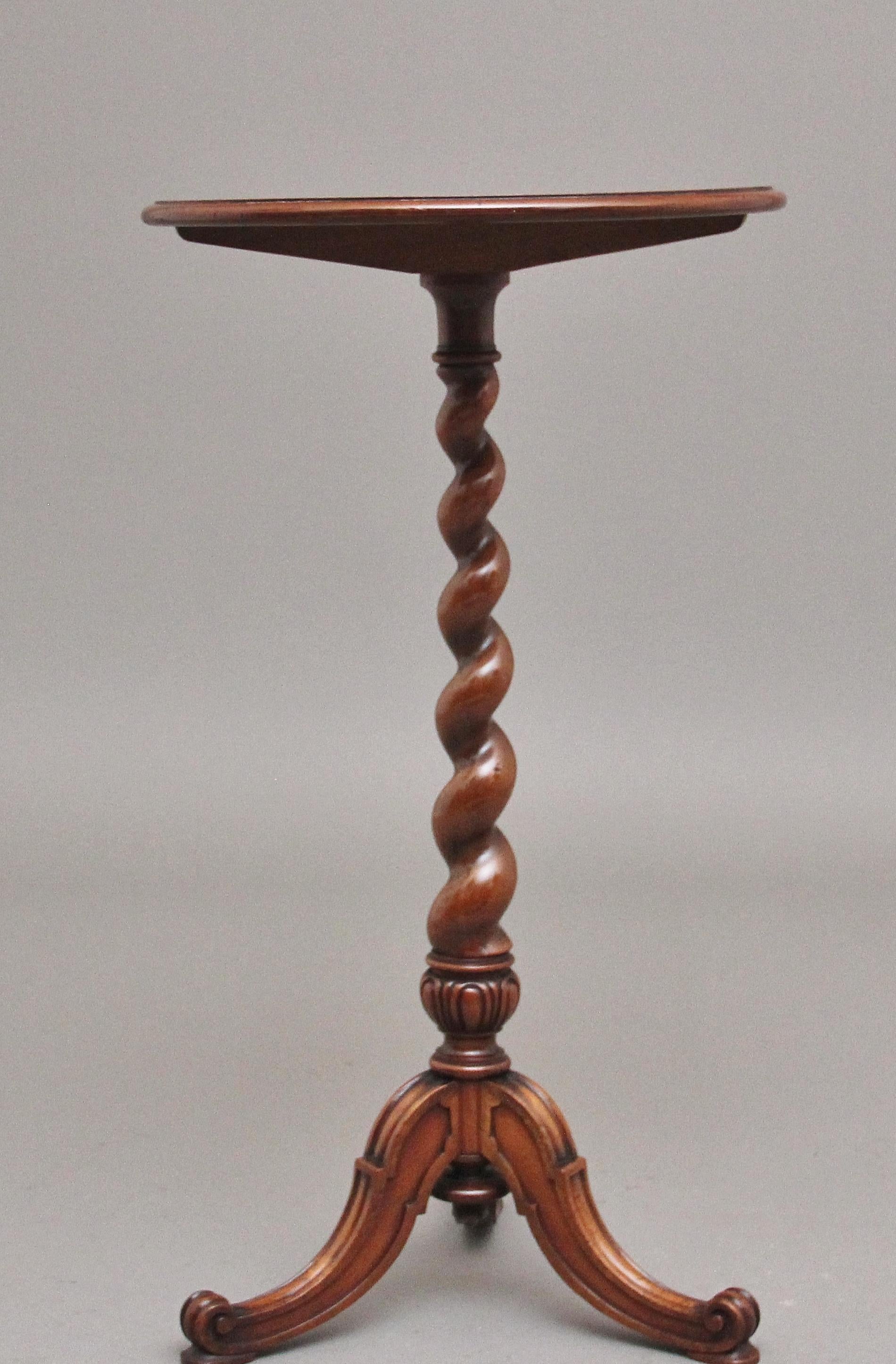 19th Century walnut wine / occasional table stamped Holland & Son In Good Condition For Sale In Martlesham, GB