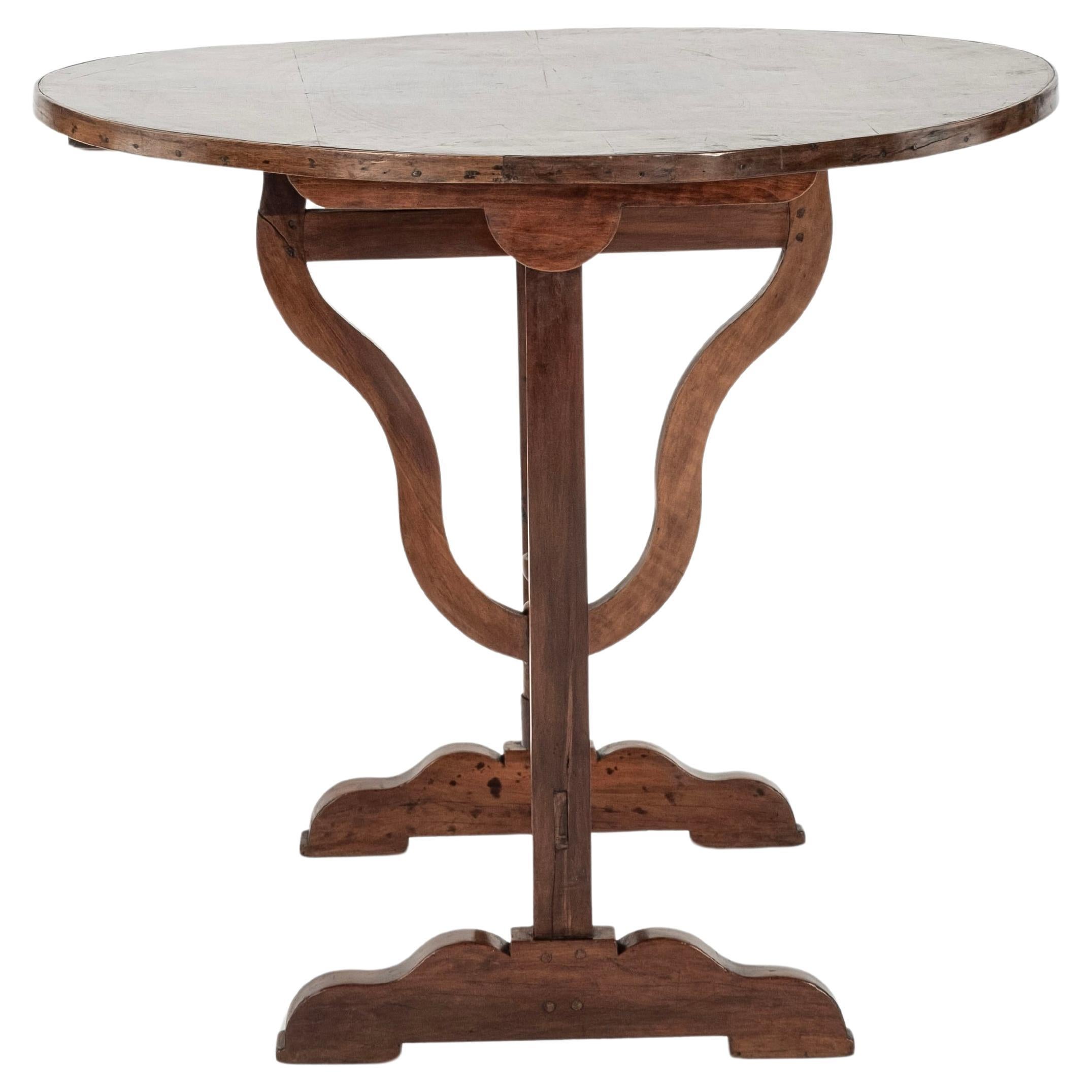 Table à vin en noyer du 19e siècle en vente