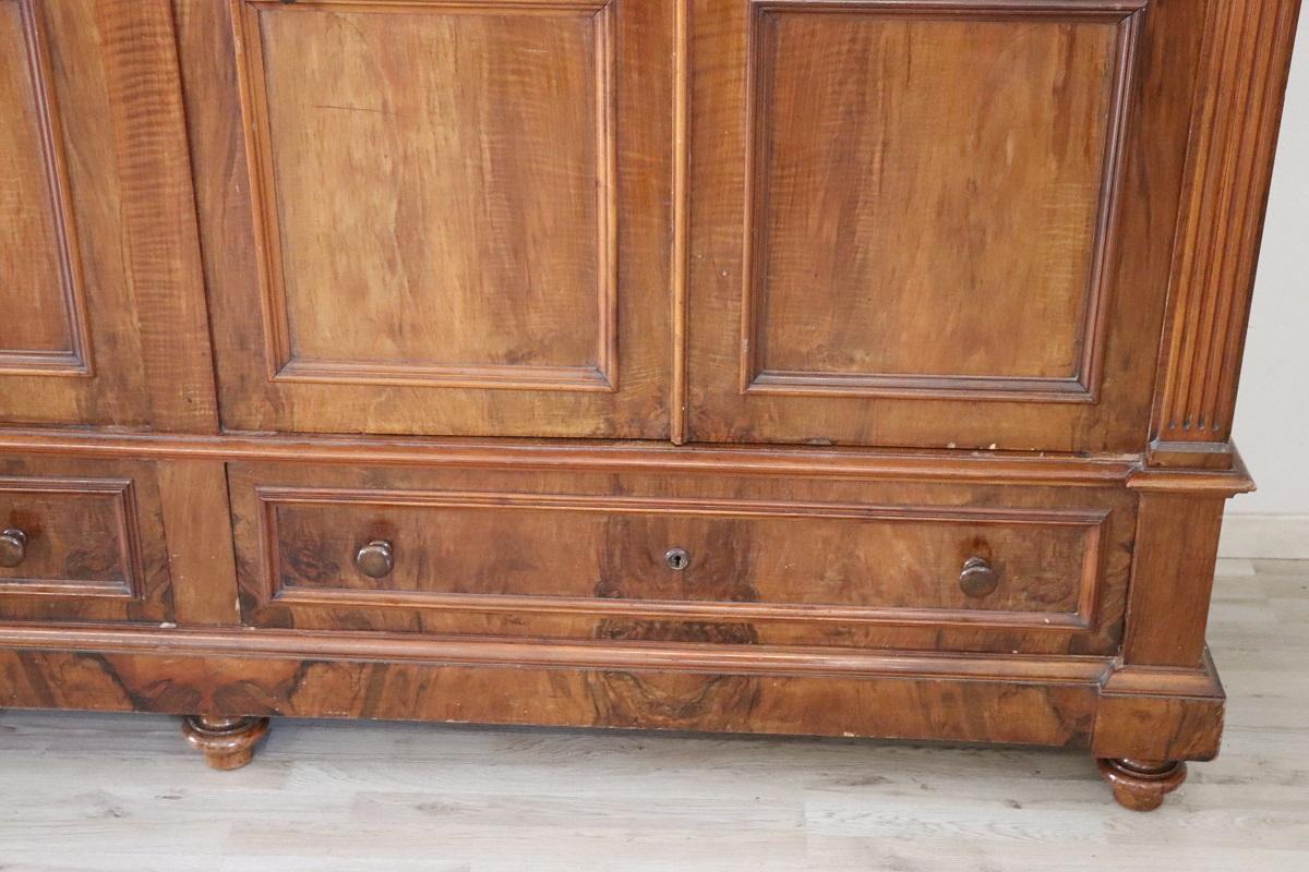 19th Century Walnut Wood Antique Large Wardrobe Four Doors In Good Condition In Casale Monferrato, IT