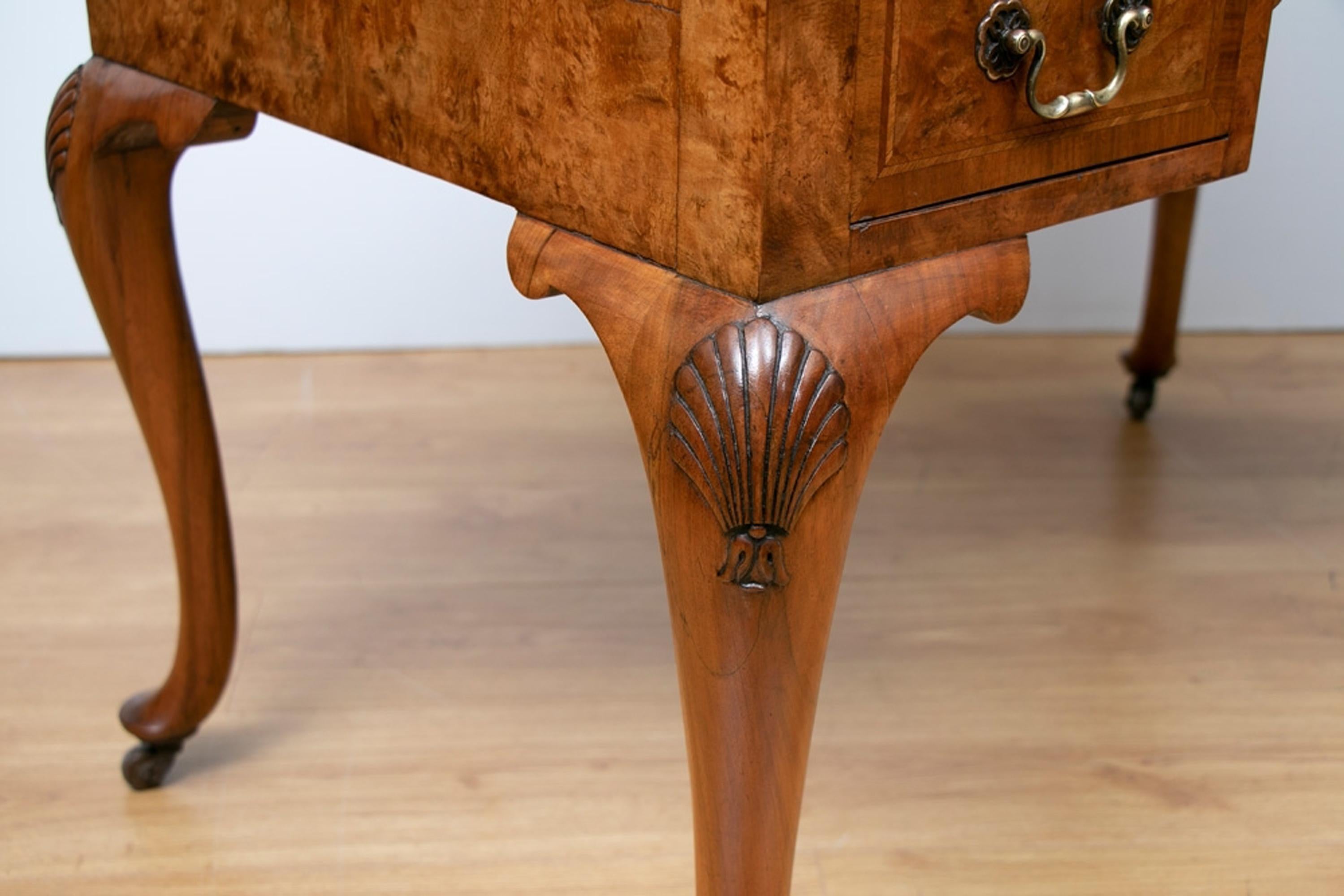 19th Century Walnut Writing Desk In Excellent Condition In London, Greenwich