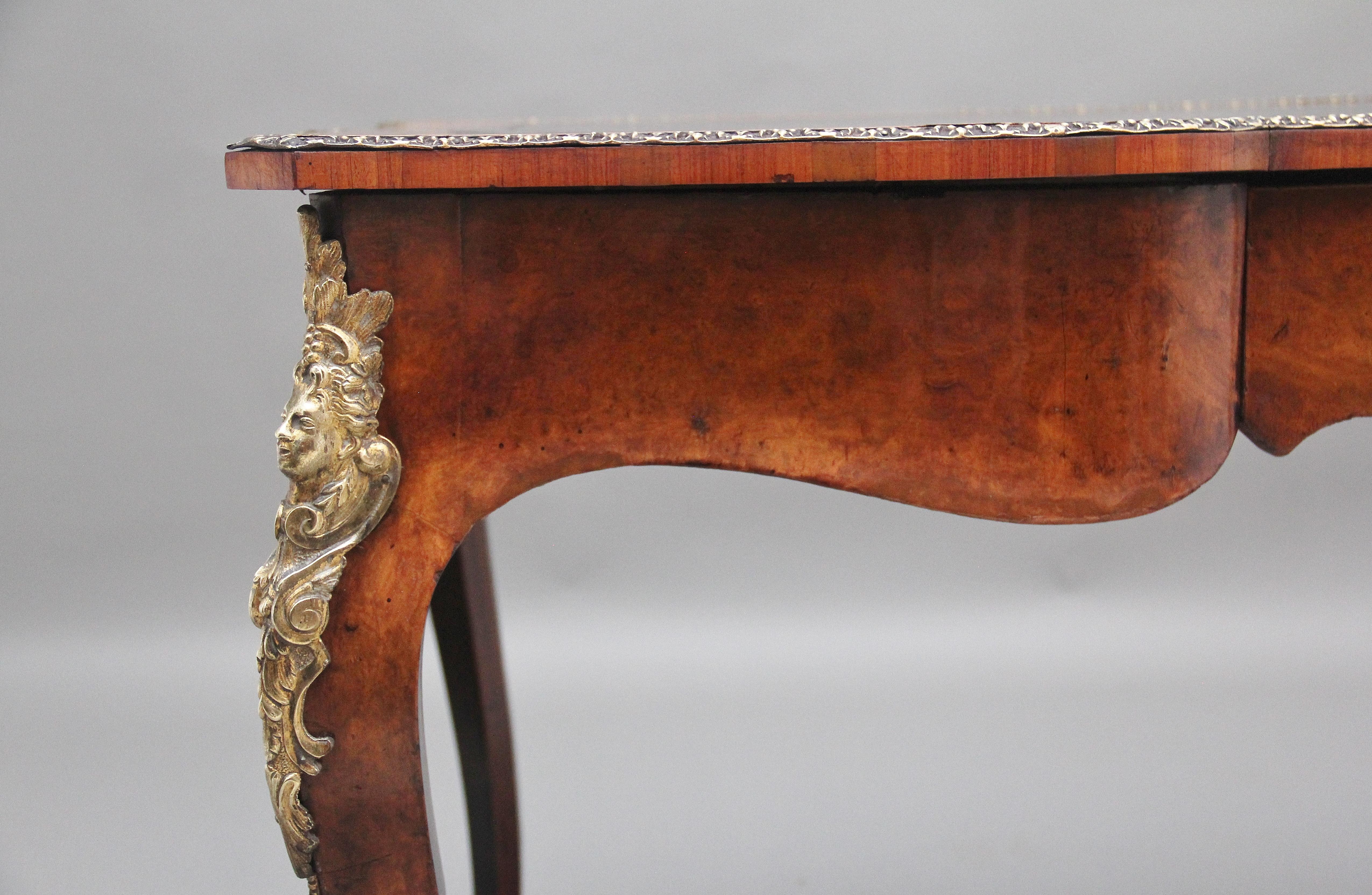 19th Century walnut writing table For Sale 3