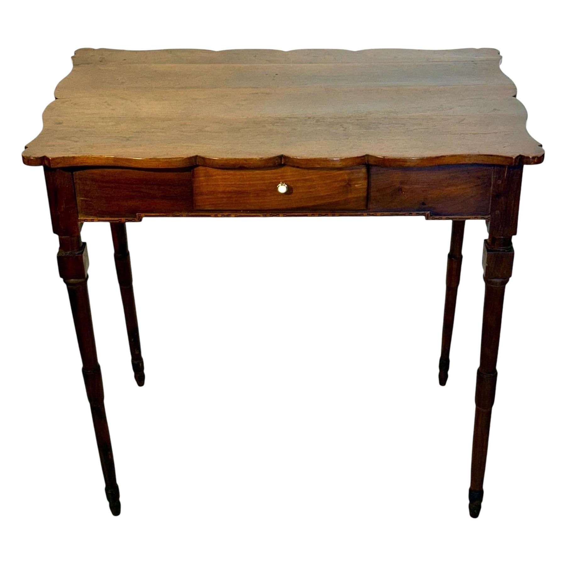 Mesa de escritorio de nogal del siglo XIX con tablero festoneado y un solo cajón en venta