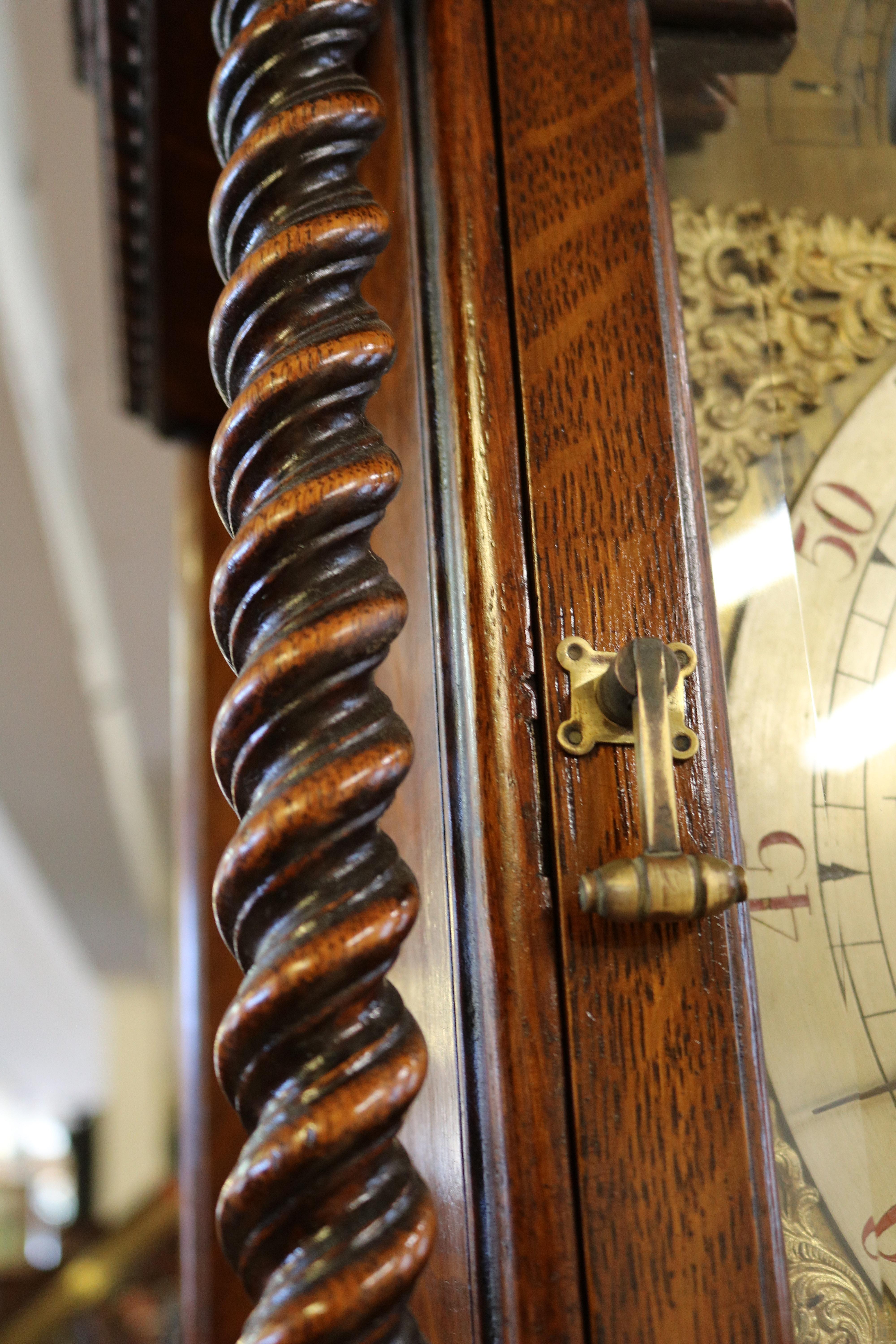 Horloge de grand-père Walter Durfee du 19ème siècle en chêne tigré à motif tigré avec 42 grands boîtiers en vente 8