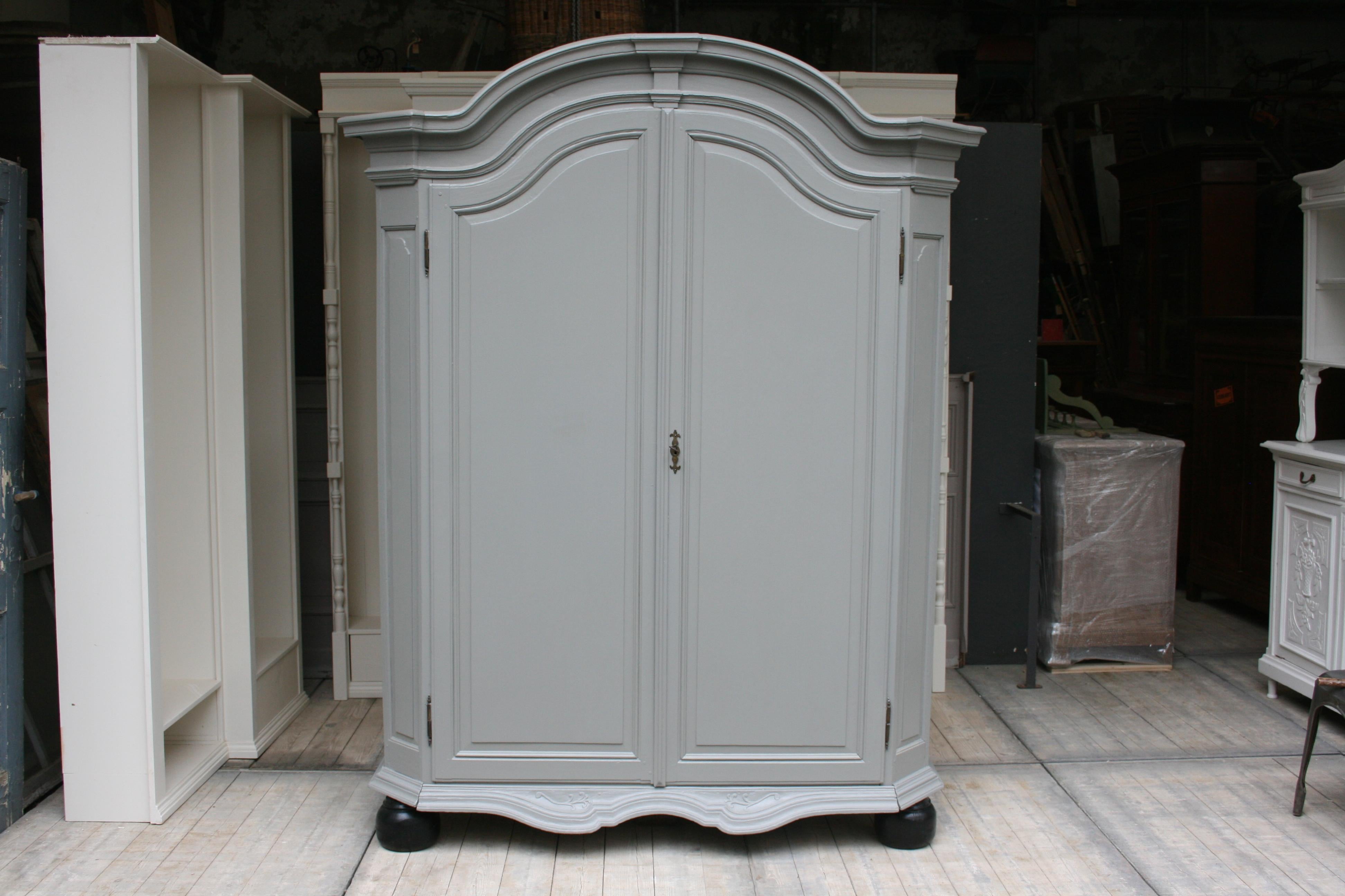 painting melamine wardrobes before and after