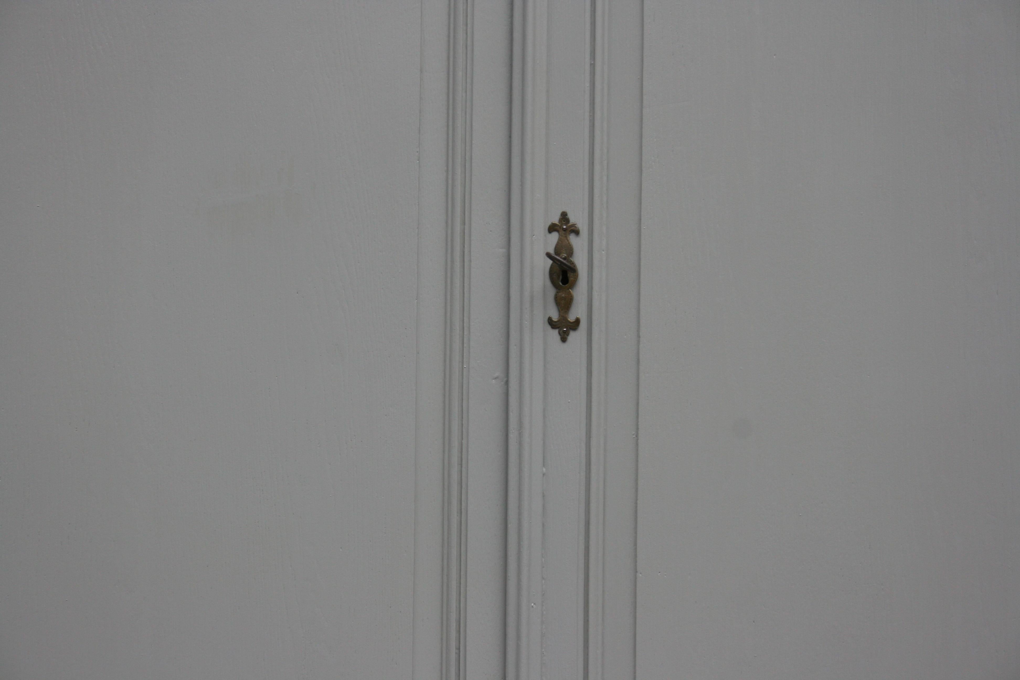 19th Century Wardrobe Made of Oak, Grey Painted In Good Condition In Dusseldorf, DE