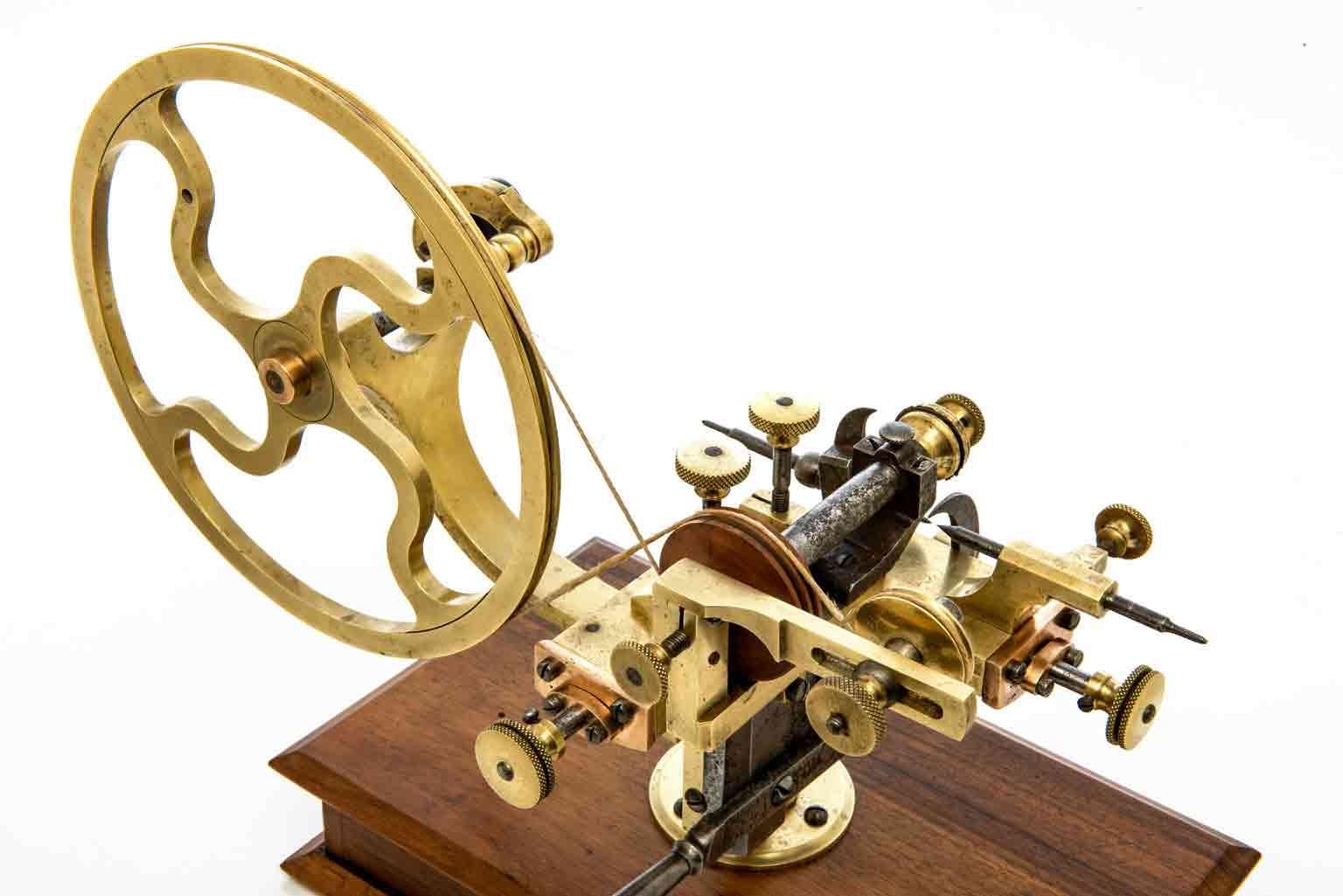 19. Jahrhundert Uhrmacherzahnrad Abrundungswerkzeug Wunderkammern Instrument (Französisch)