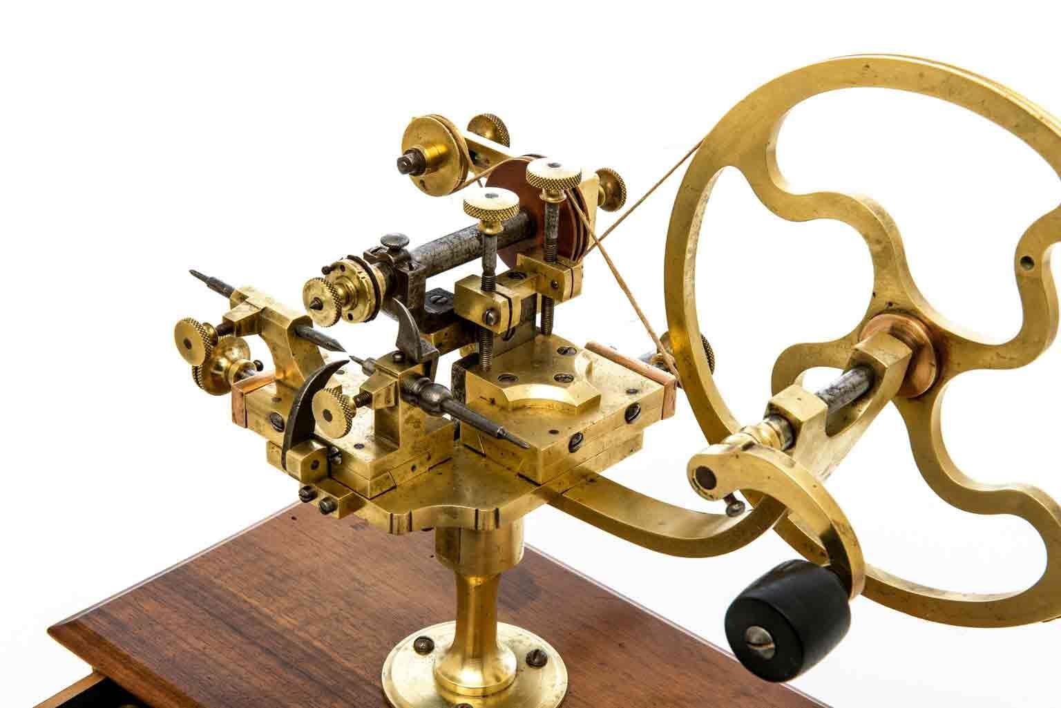 19. Jahrhundert Uhrmacherzahnrad Abrundungswerkzeug Wunderkammern Instrument (Messing)