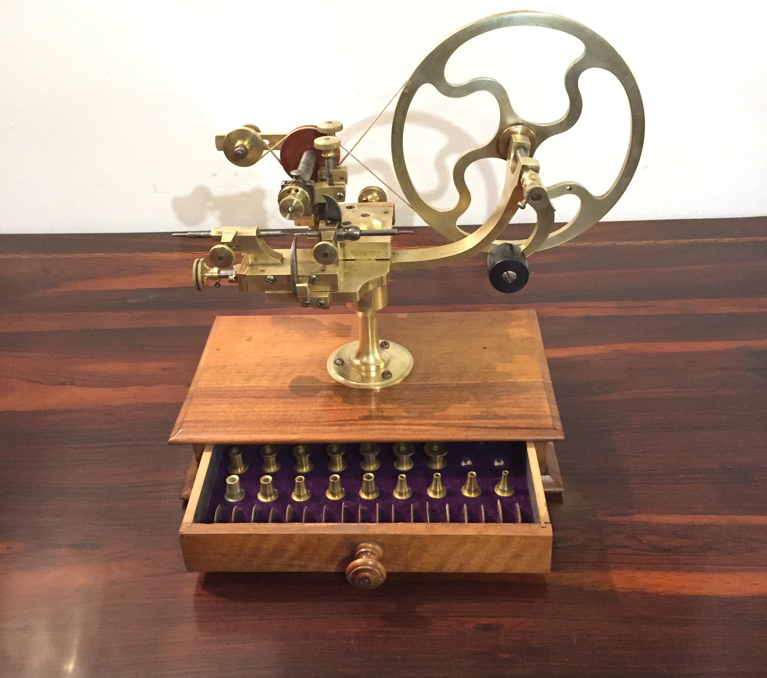 19. Jahrhundert Uhrmacherzahnrad Abrundungswerkzeug Wunderkammern Instrument 1