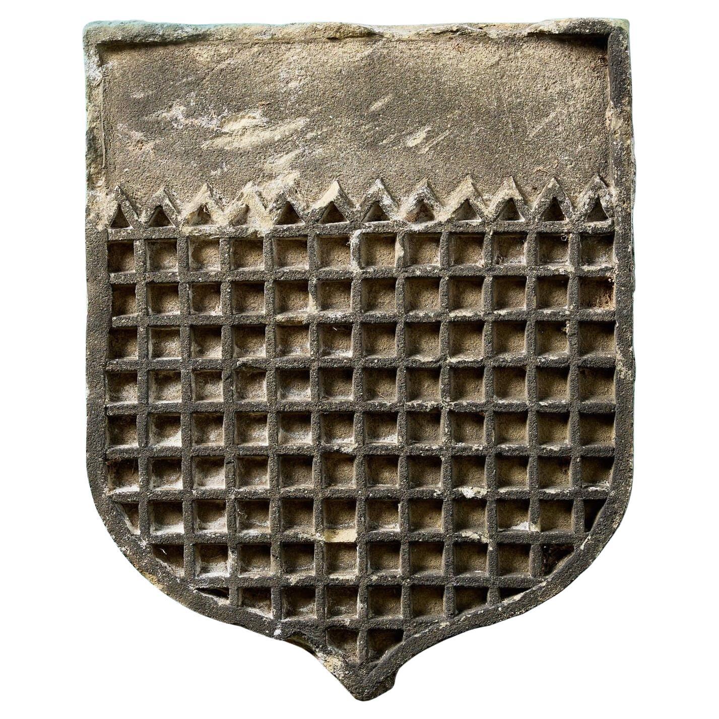 Architektonisches Schild aus verwitterter Terrakotta aus dem 19. im Angebot
