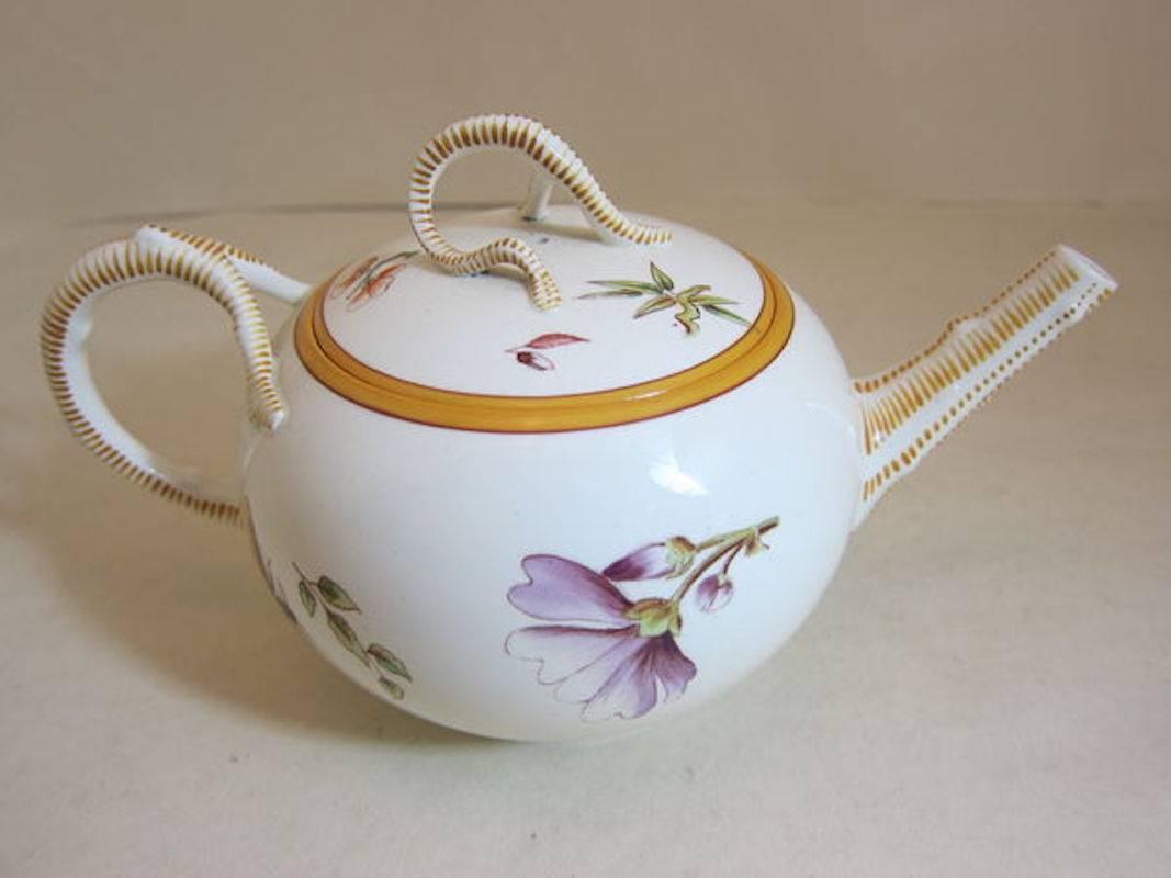 19th Century Wedgwood Creamware Butterfly Tête à Tête Tea Tray Set 3