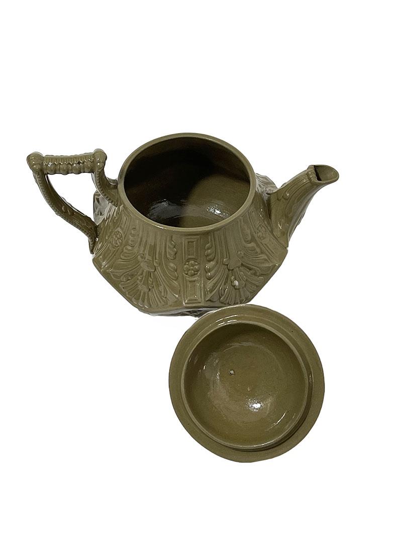 19th Century Wedgwood Etruria Drab Stoneware Smear-Glazed Teapot For Sale 4